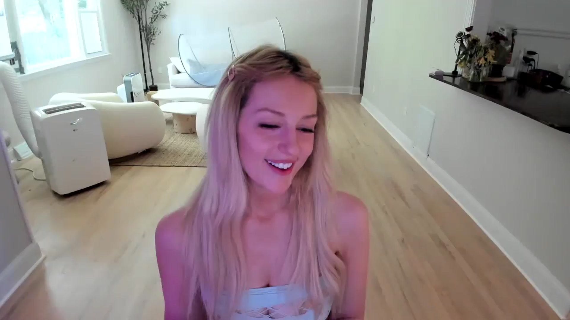 Gallery image thumbnail from Milk_Party's myfreecams stream on, 06/30/2025, 18:38 image 6 of 20