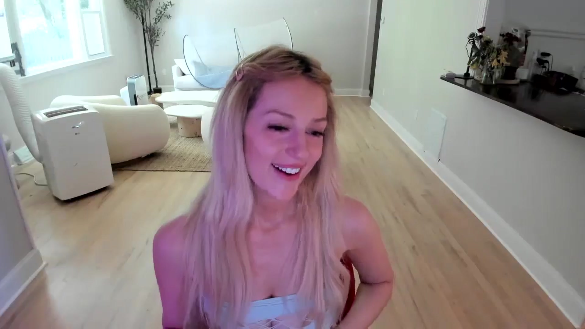 Gallery image thumbnail from Milk_Party's myfreecams stream on, 06/30/2025, 18:38 image 8 of 20