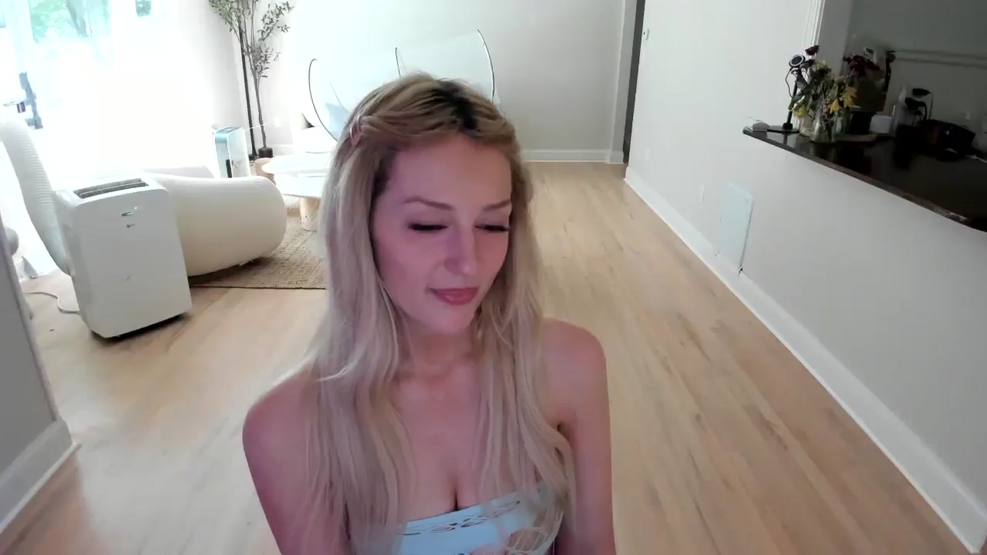 Gallery image thumbnail from Milk_Party's myfreecams stream on, 06/30/2025, 19:21 image 18 of 20