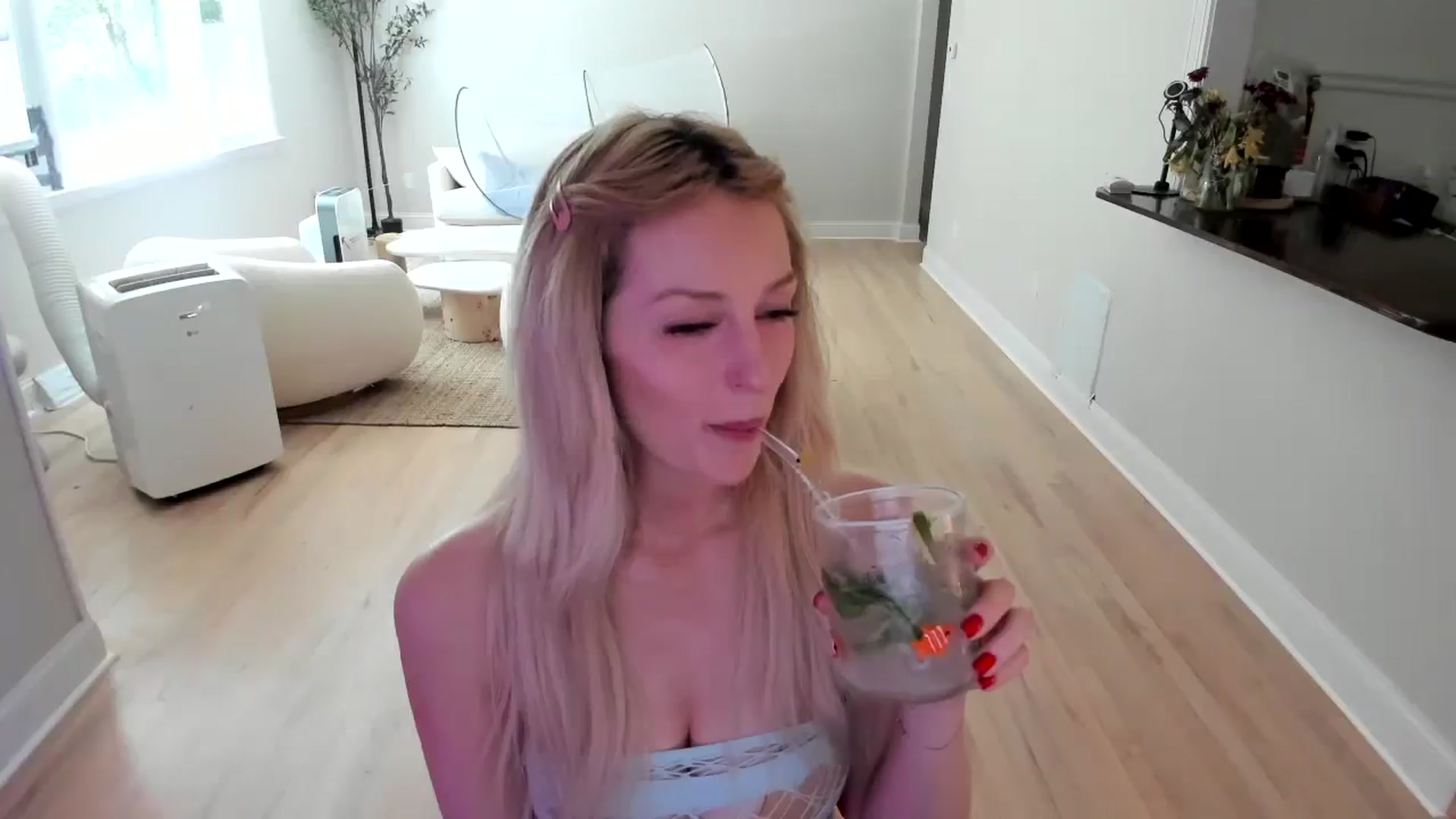 Gallery image thumbnail from Milk_Party's myfreecams stream on, 06/30/2025, 19:21 image 4 of 20