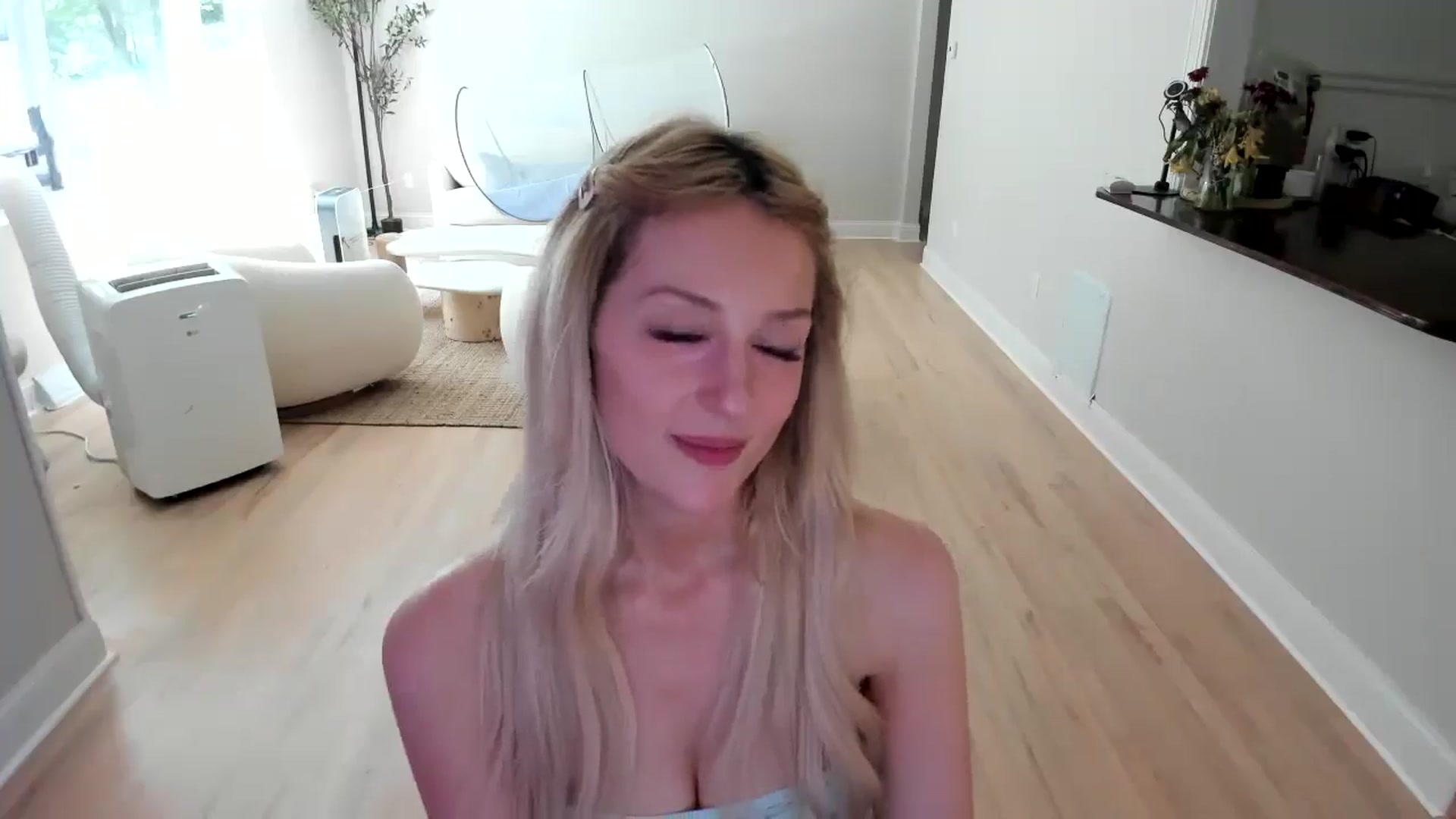 Gallery image thumbnail from Milk_Party's myfreecams stream on, 06/30/2025, 19:21 image 14 of 20