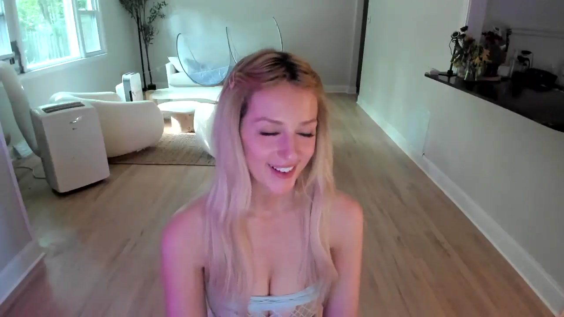 Gallery image thumbnail from Milk_Party's myfreecams stream on, 06/30/2025, 21:51 image 4 of 20