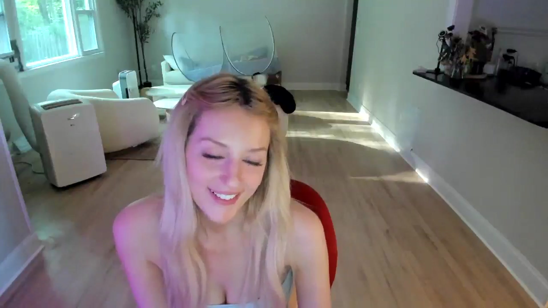 Gallery image thumbnail from Milk_Party's myfreecams stream on, 06/30/2025, 23:00 image 4 of 20