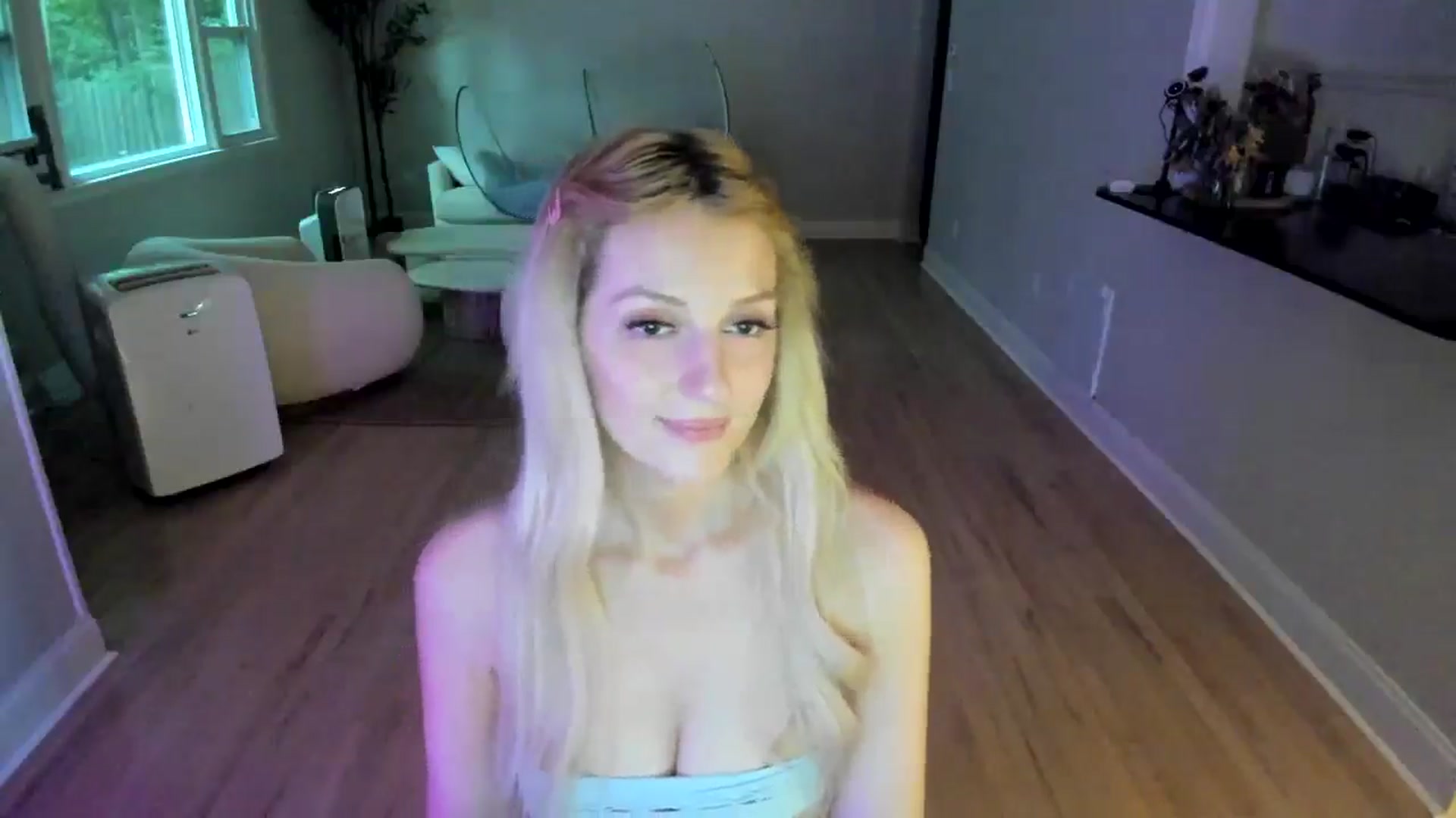 Gallery image thumbnail from Milk_Party's myfreecams stream on, 07/01/2025, 24:32 image 6 of 20