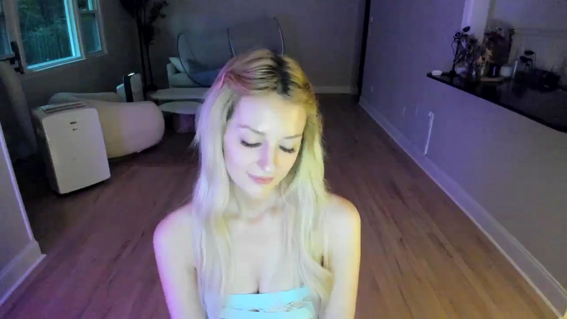 Gallery image thumbnail from Milk_Party's myfreecams stream on, 07/01/2025, 24:32 image 19 of 20