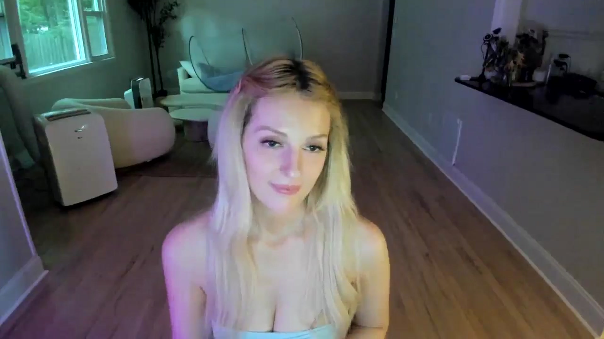 Gallery image thumbnail from Milk_Party's myfreecams stream on, 07/01/2025, 24:32 image 4 of 20