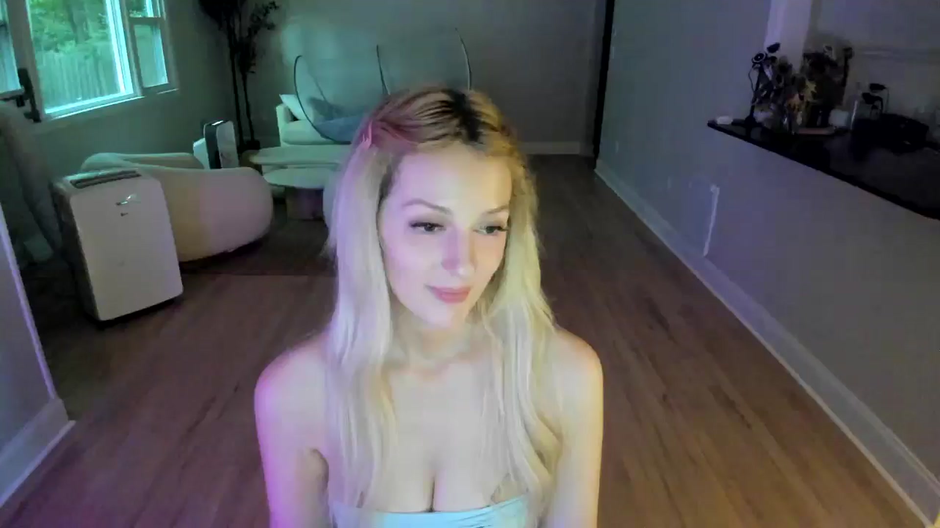 Gallery image thumbnail from Milk_Party's myfreecams stream on, 07/01/2025, 24:32 image 5 of 20