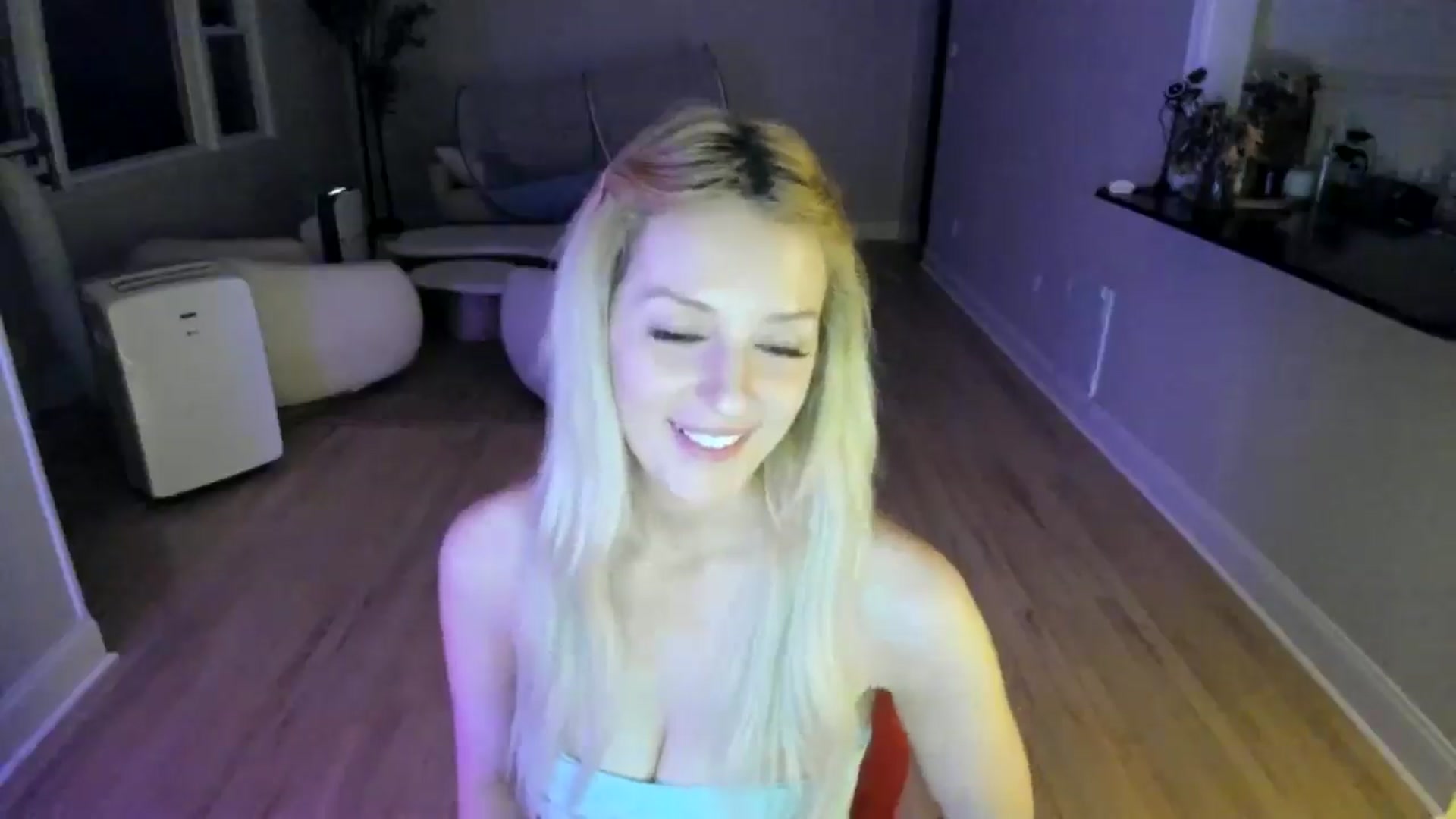 Gallery image thumbnail from Milk_Party's myfreecams stream on, 07/01/2025, 03:05 image 10 of 20