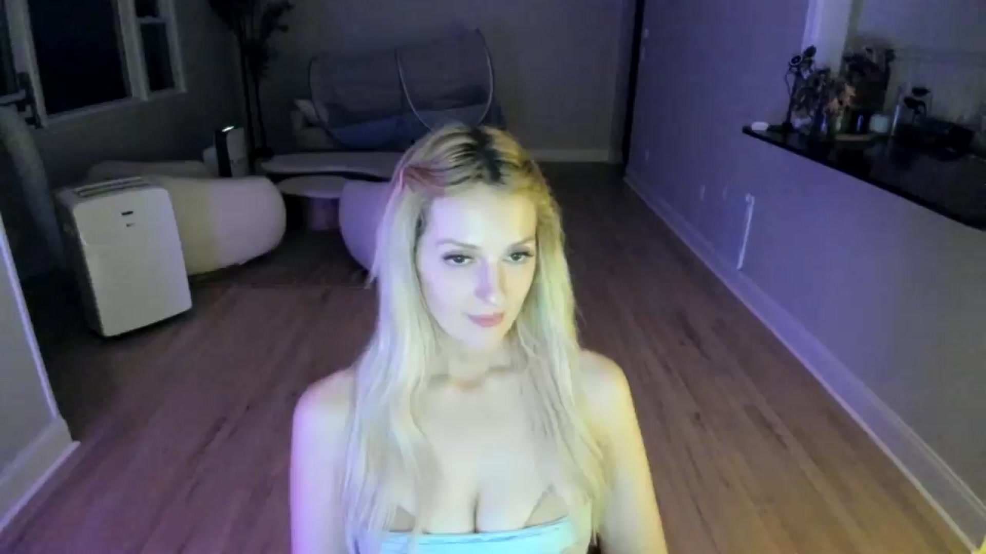 Gallery image thumbnail from Milk_Party's myfreecams stream on, 07/01/2025, 04:23 image 15 of 20