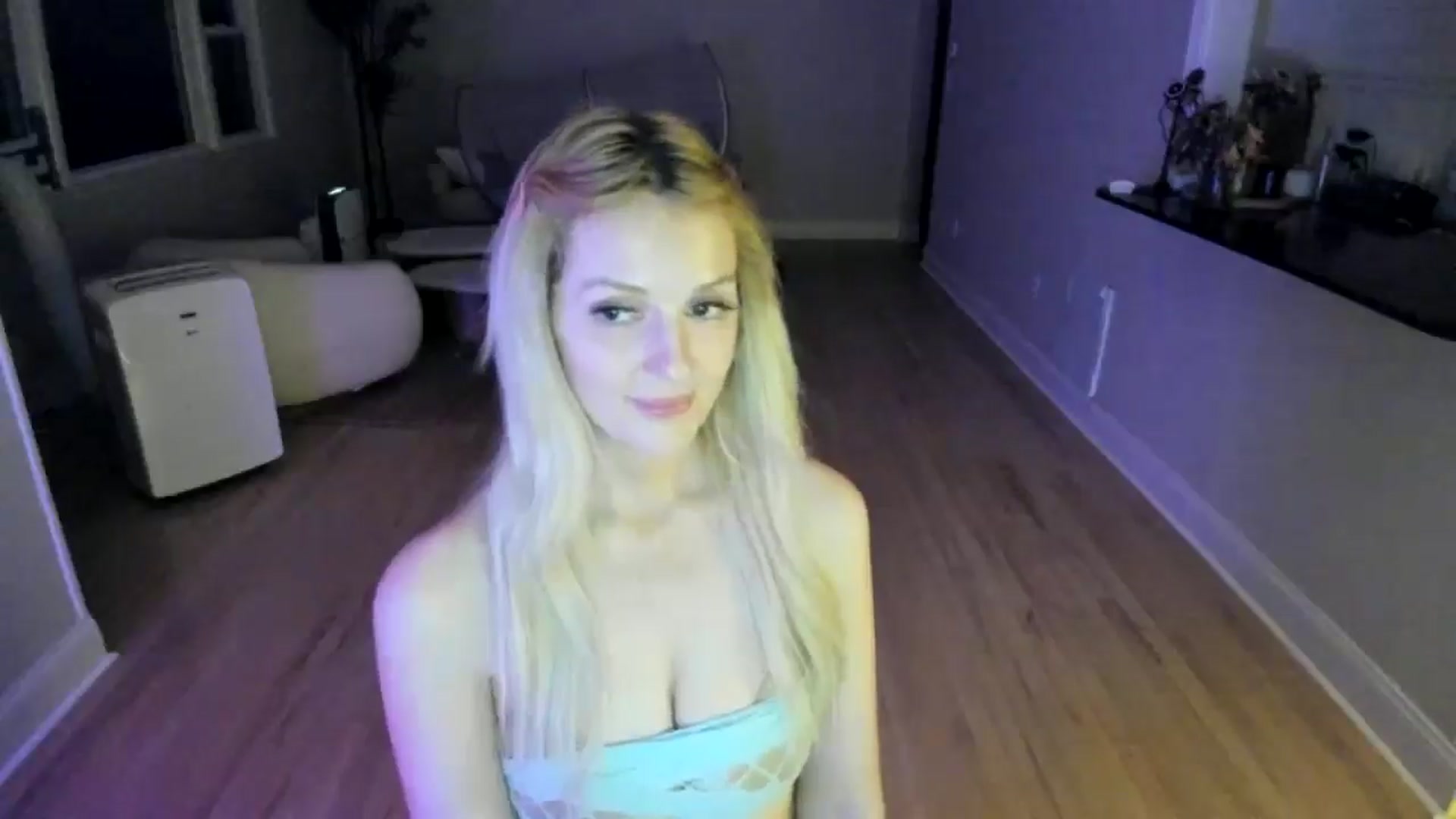 Gallery image thumbnail from Milk_Party's myfreecams stream on, 07/01/2025, 04:23 image 17 of 20