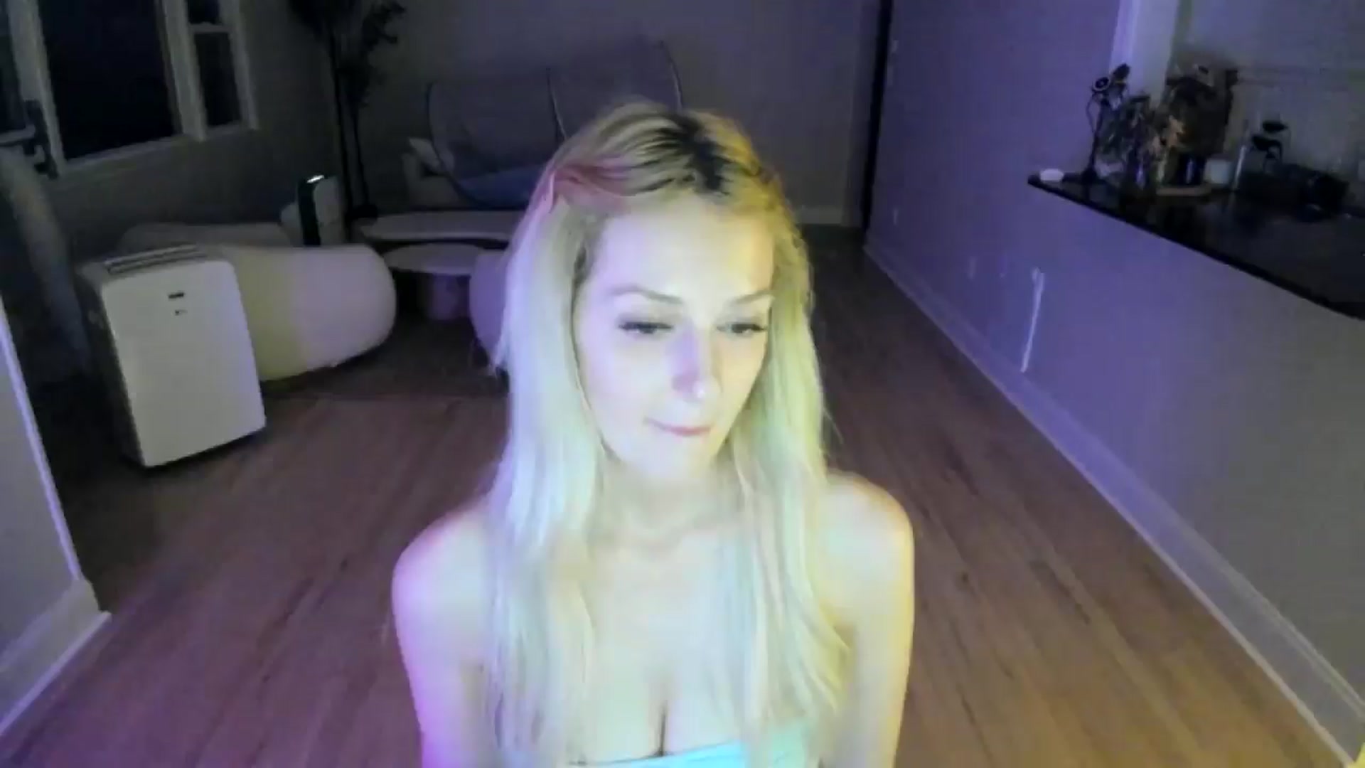 Gallery image thumbnail from Milk_Party's myfreecams stream on, 07/01/2025, 04:23 image 16 of 20