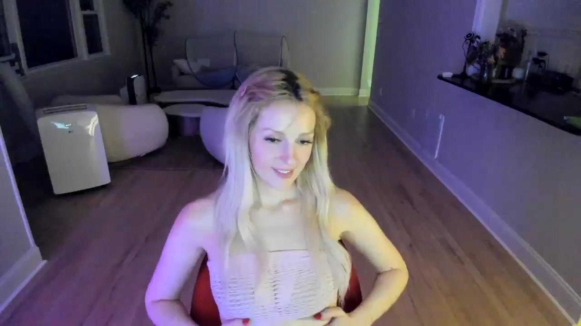 Gallery image thumbnail from Milk_Party's myfreecams stream on, 07/03/2025, 02:11 image 16 of 20
