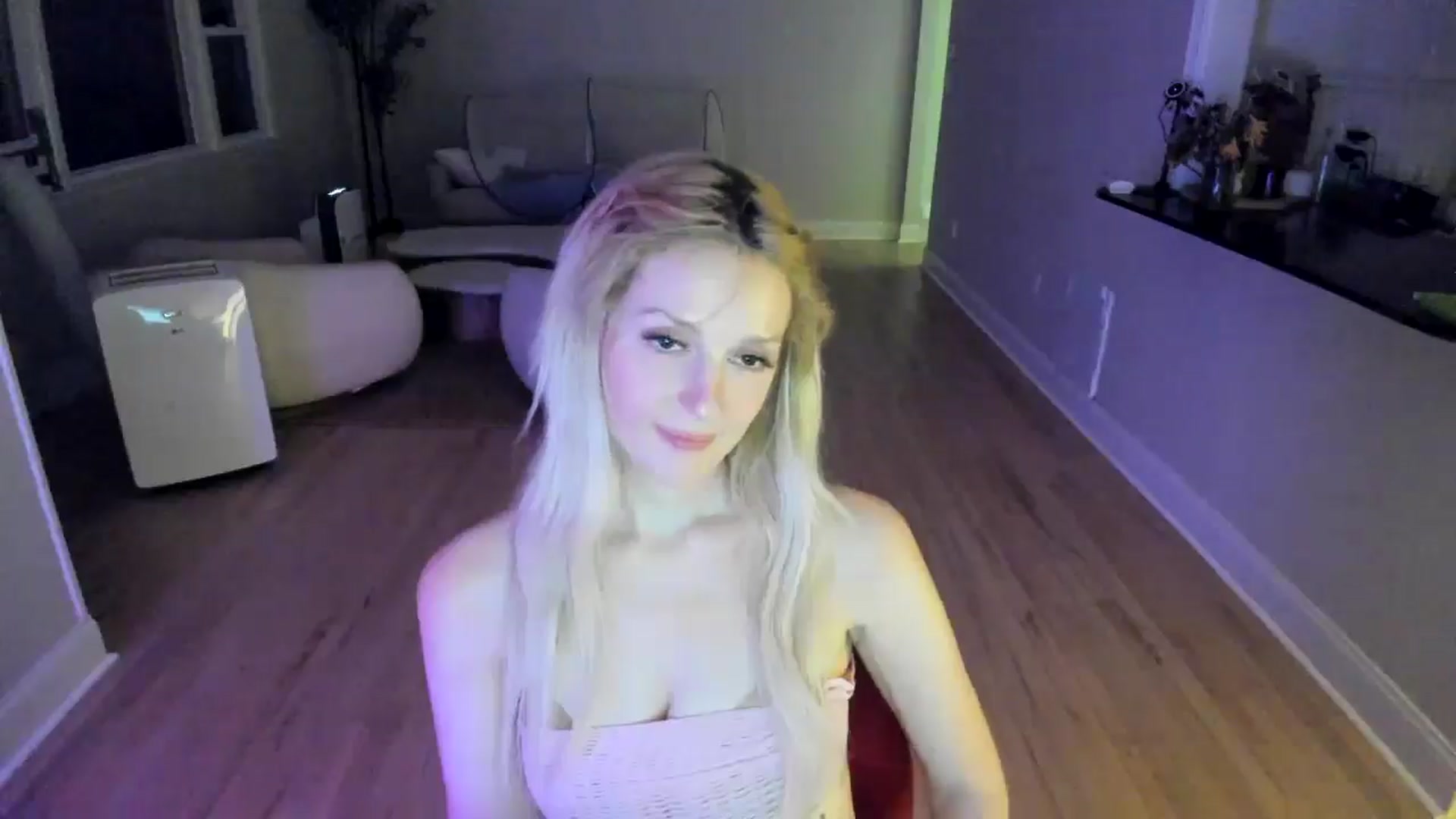 Gallery image thumbnail from Milk_Party's myfreecams stream on, 07/03/2025, 02:11 image 17 of 20