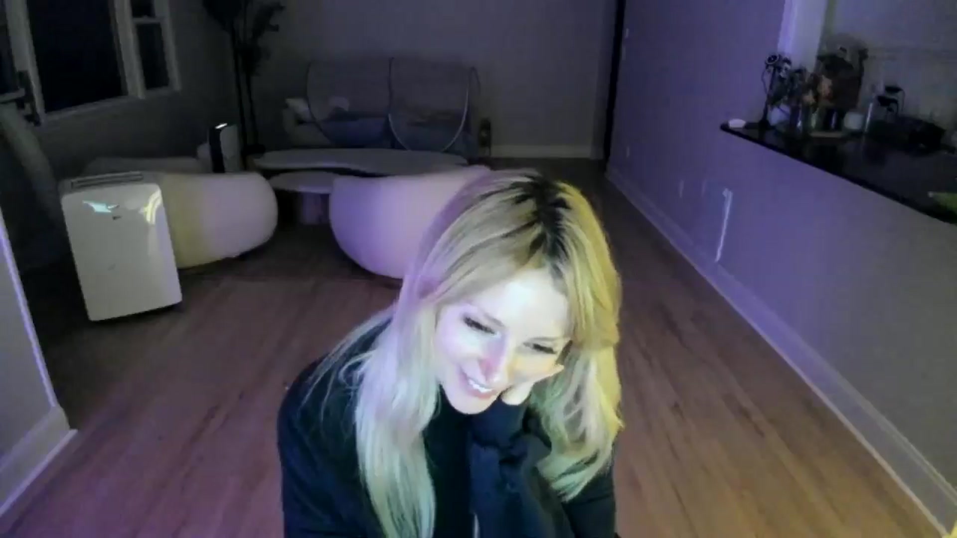 Gallery image thumbnail from Milk_Party's myfreecams stream on, 07/03/2025, 05:52 image 17 of 20