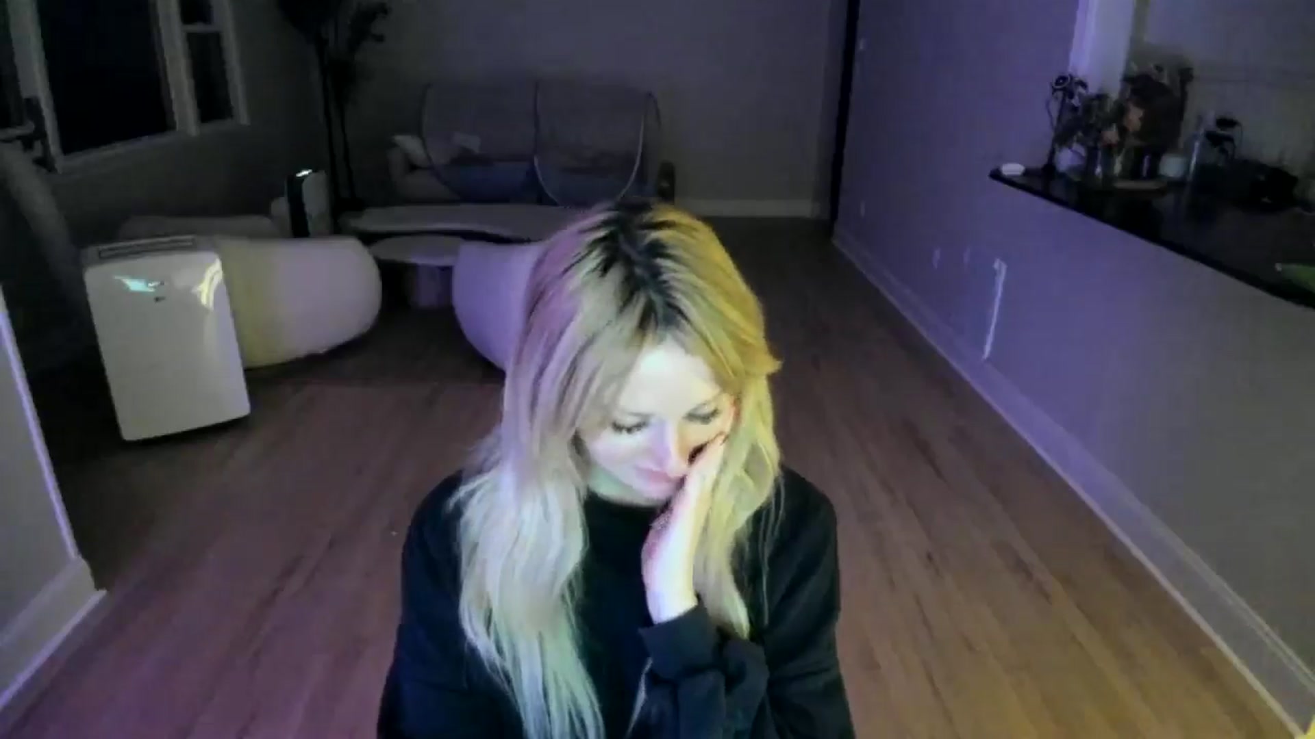 Gallery image thumbnail from Milk_Party's myfreecams stream on, 07/03/2025, 05:52 image 3 of 20