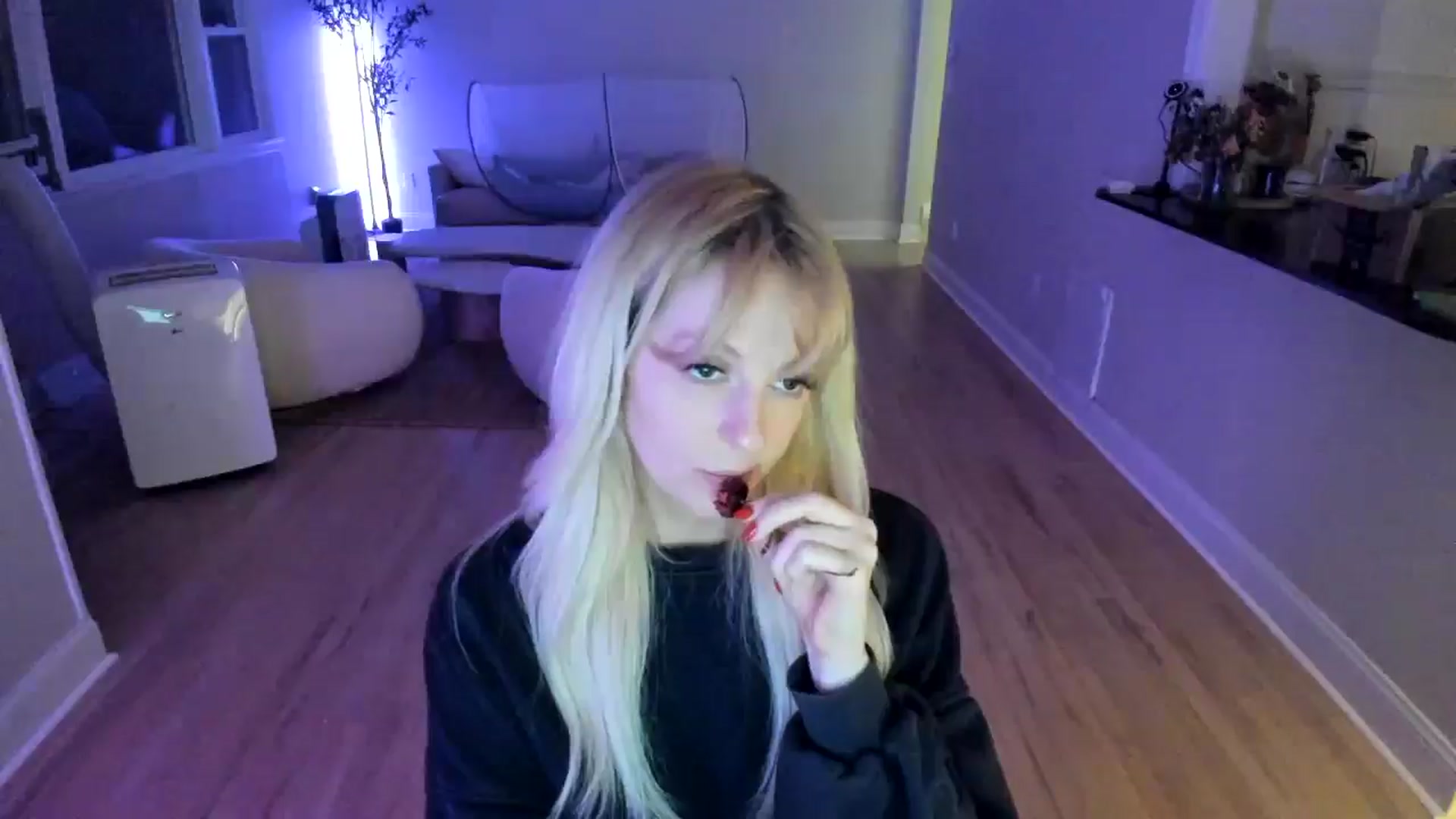 Gallery image thumbnail from Milk_Party's myfreecams stream on, 07/04/2025, 01:33 image 11 of 20