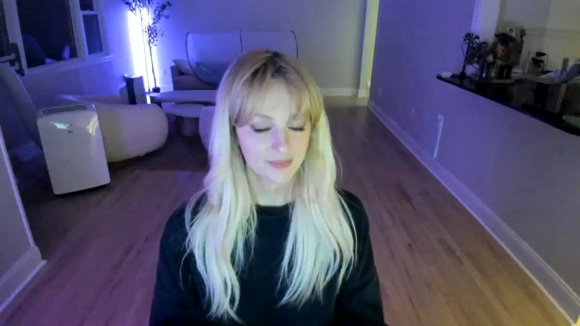 Gallery image thumbnail from Milk_Party's myfreecams stream on, 07/04/2025, 04:20 image 4 of 20