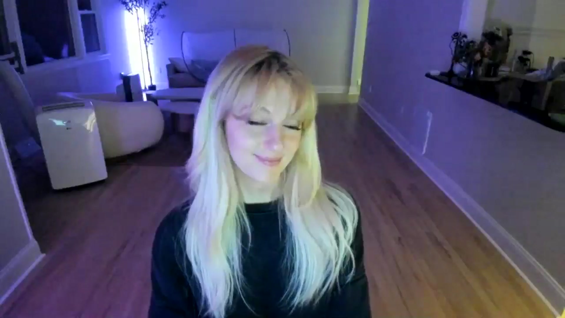 Gallery image thumbnail from Milk_Party's myfreecams stream on, 07/04/2025, 04:20 image 17 of 20