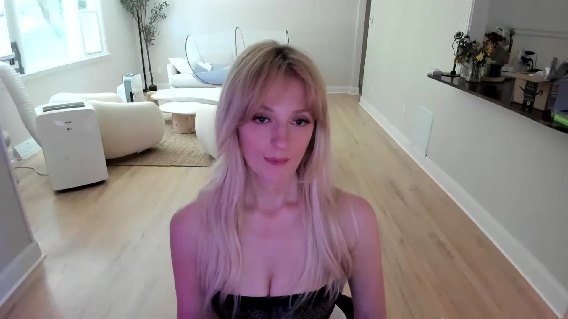 Gallery image thumbnail from Milk_Party's myfreecams stream on, 07/04/2025, 18:44 image 18 of 20