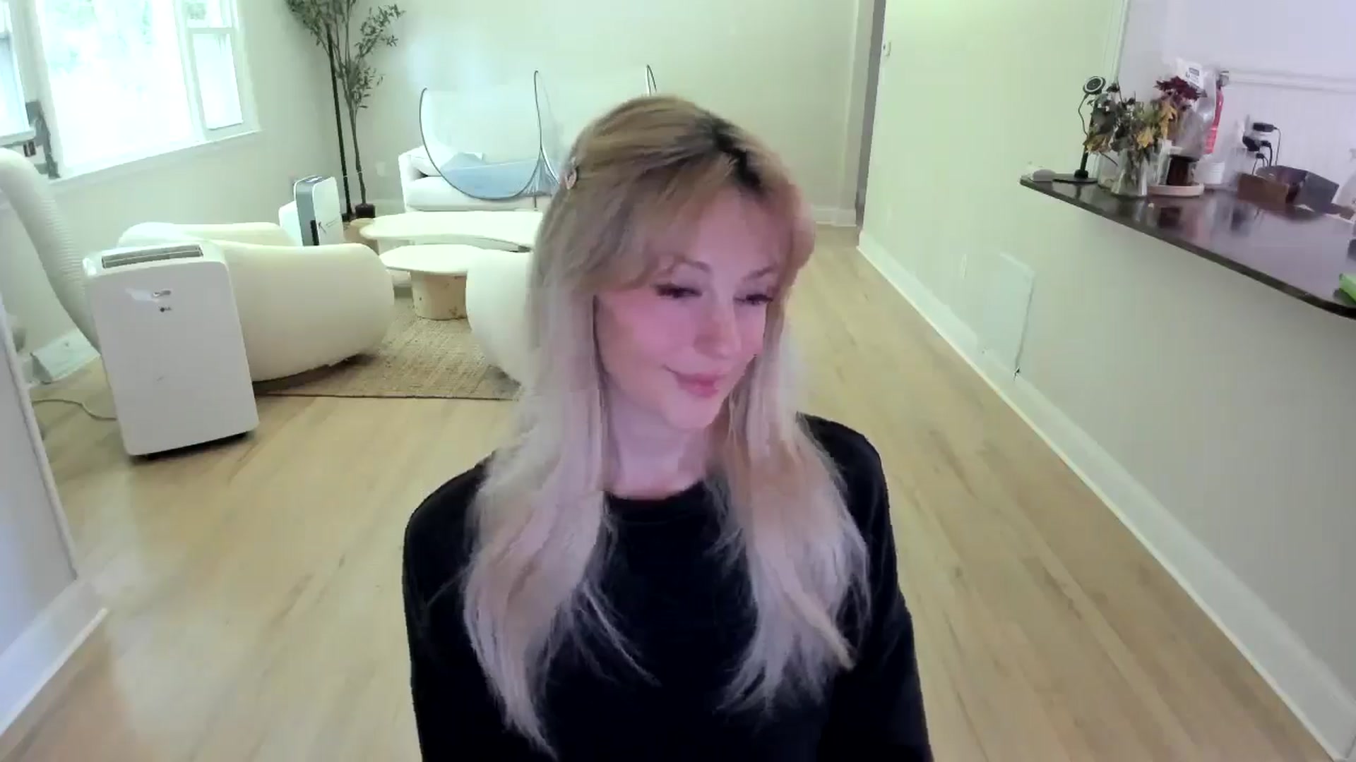 Gallery image thumbnail from Milk_Party's myfreecams stream on, 07/05/2025, 15:17 image 10 of 20