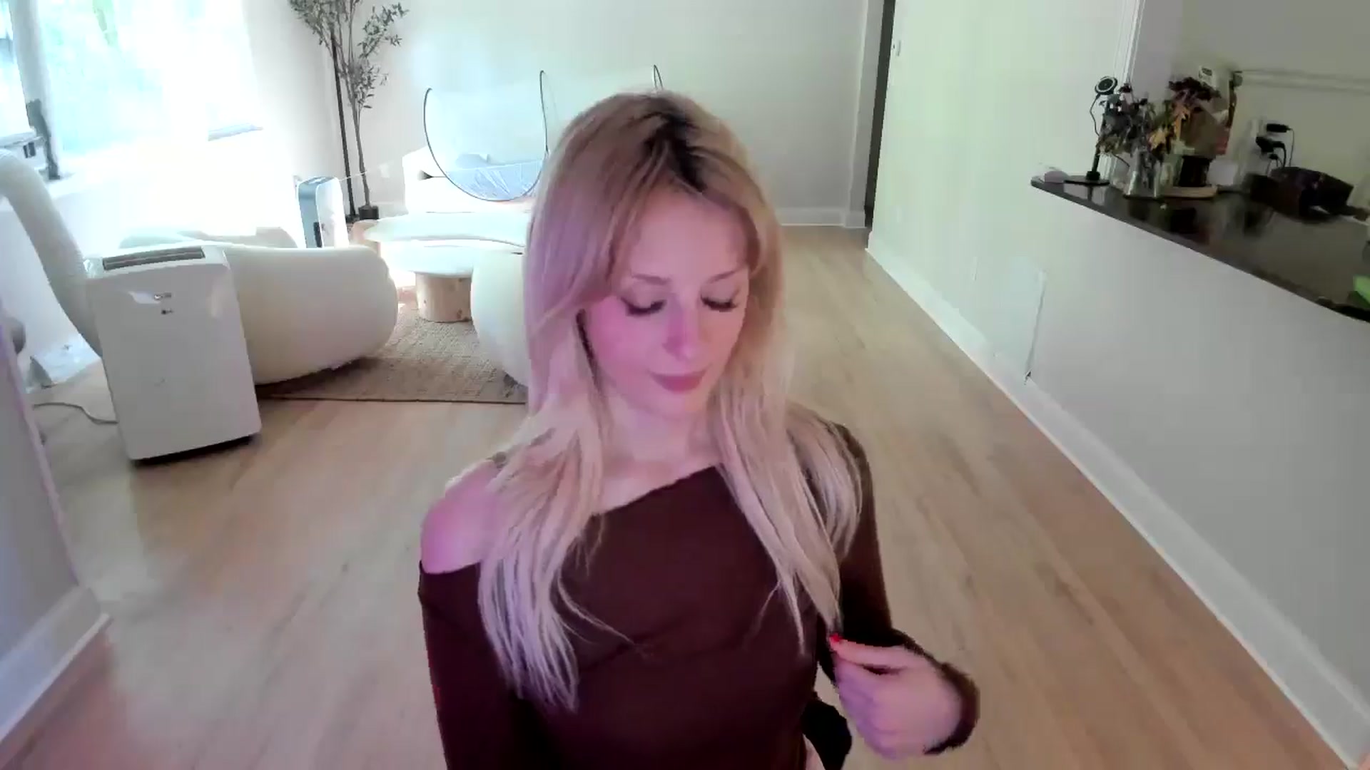 Gallery image thumbnail from Milk_Party's myfreecams stream on, 07/05/2025, 20:02 image 19 of 20
