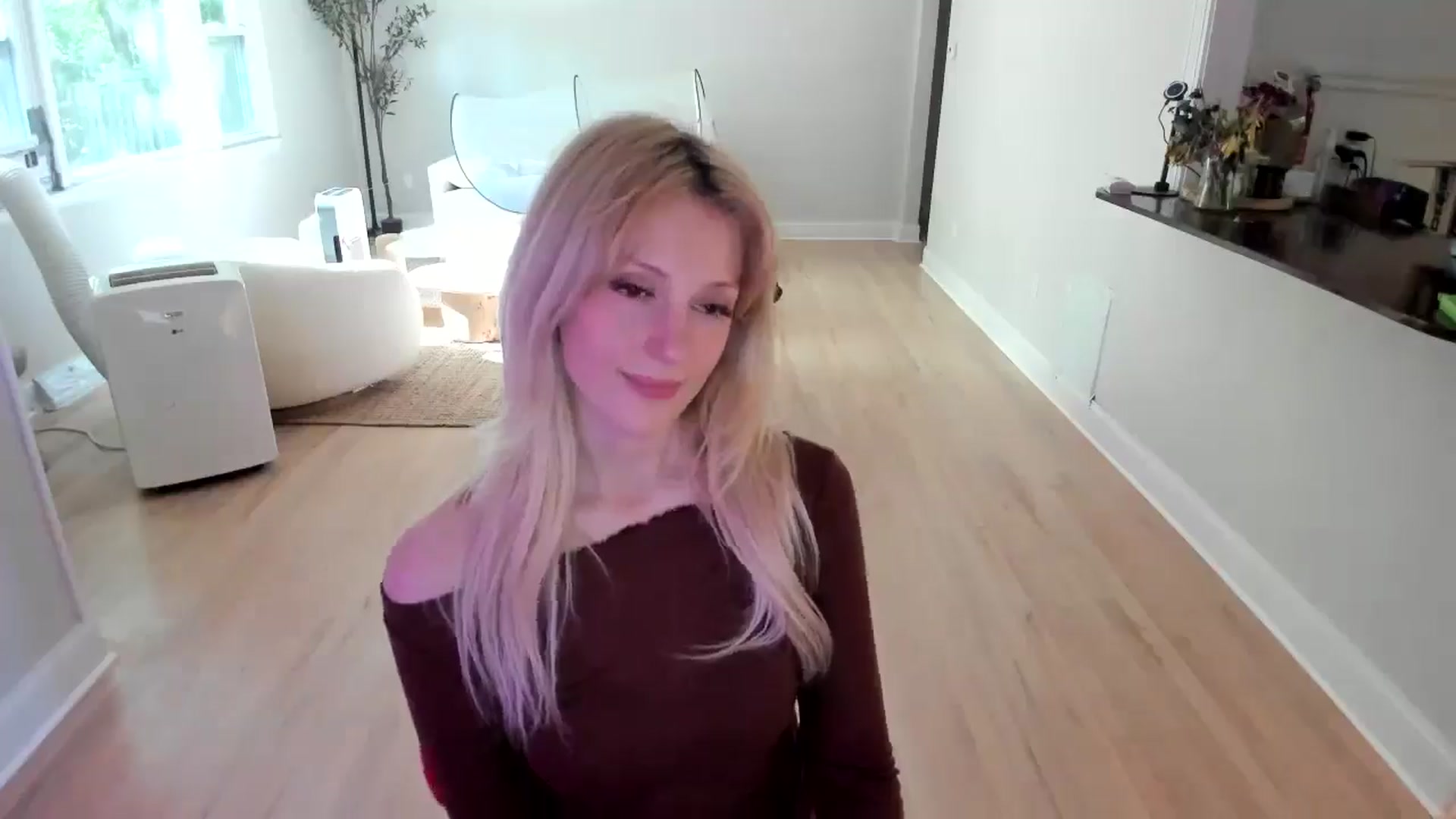 Gallery image thumbnail from Milk_Party's myfreecams stream on, 07/05/2025, 21:24 image 15 of 20