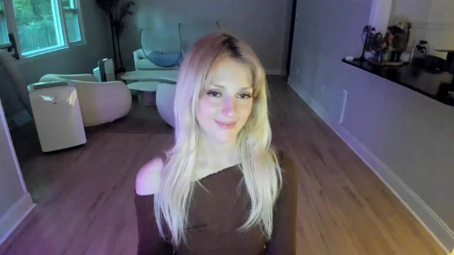 Gallery image thumbnail from Milk_Party's myfreecams stream on, 07/06/2025, 24:42 image 13 of 20