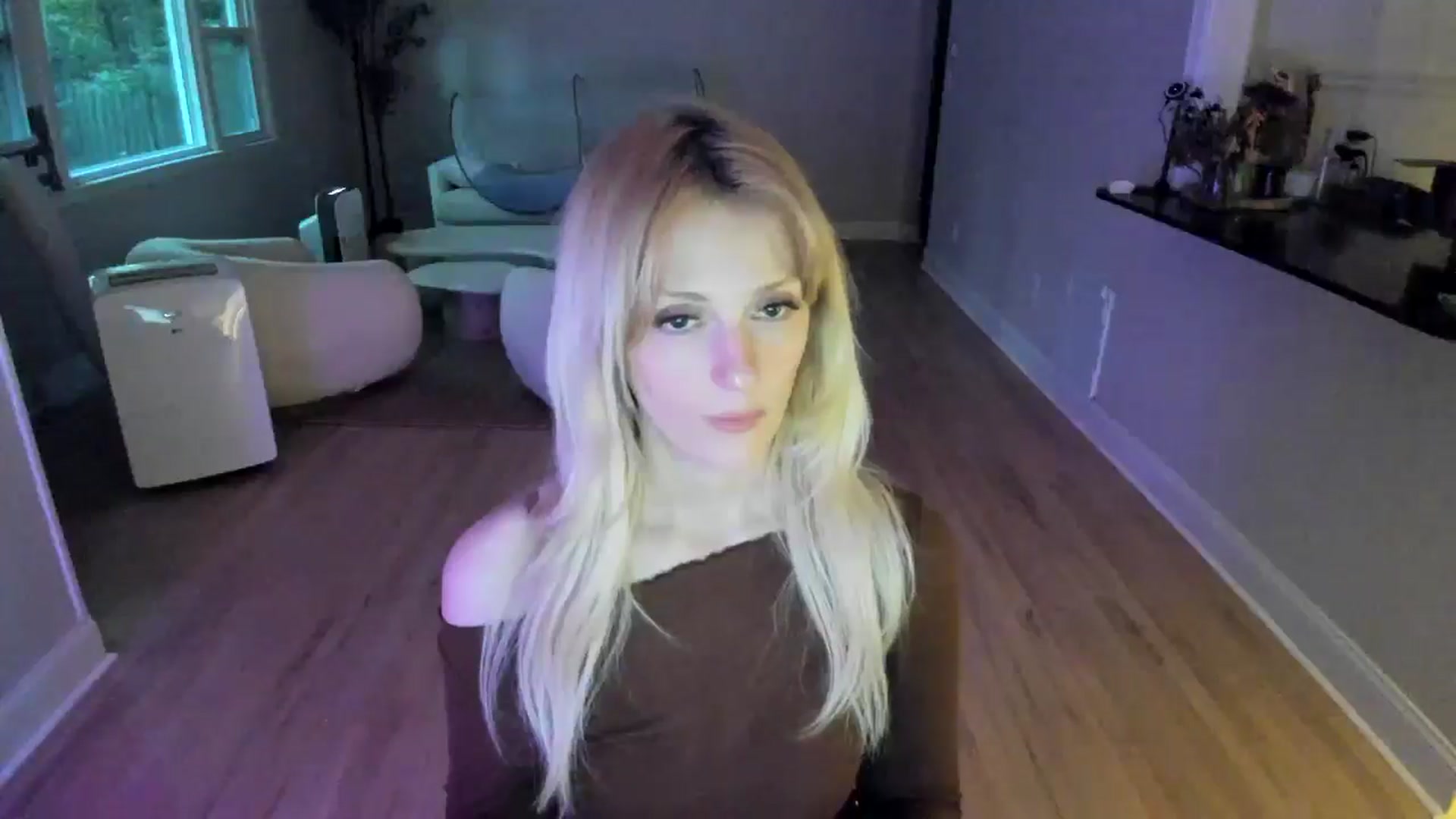 Gallery image thumbnail from Milk_Party's myfreecams stream on, 07/06/2025, 24:42 image 15 of 20