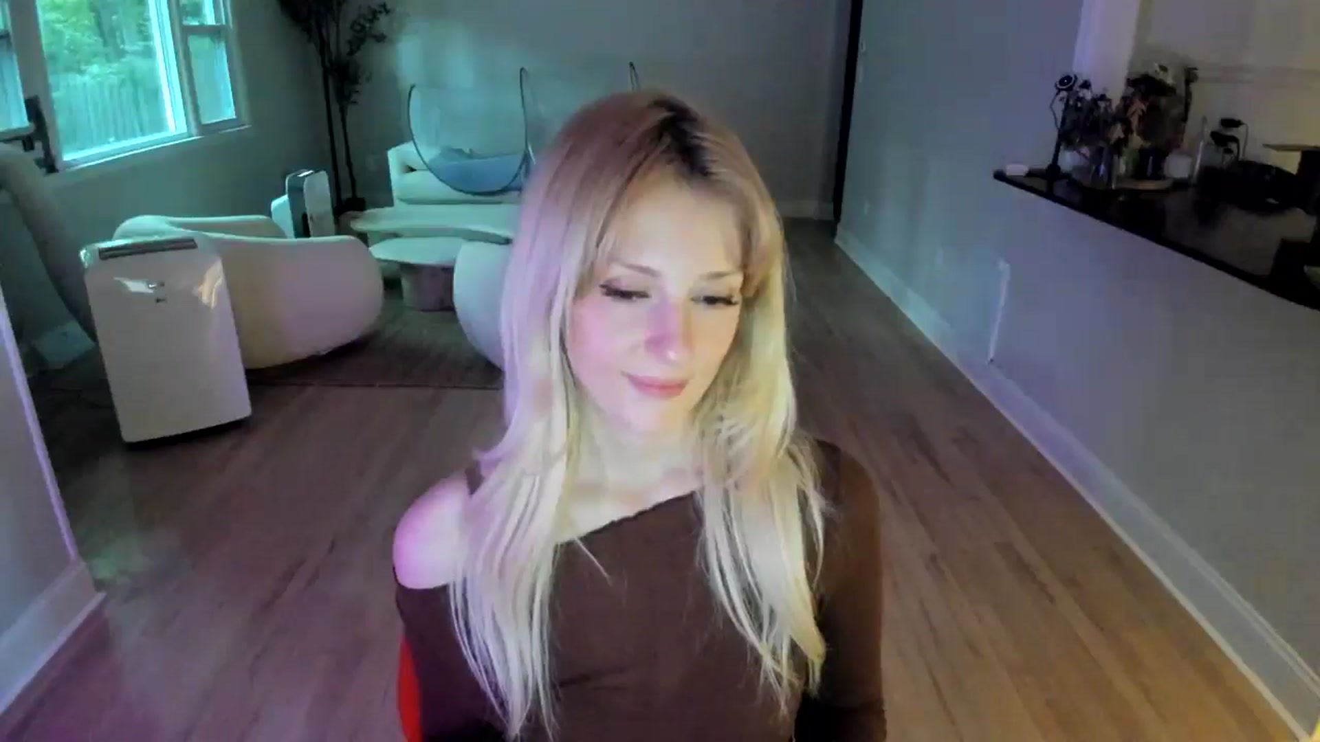 Gallery image thumbnail from Milk_Party's myfreecams stream on, 07/06/2025, 24:42 image 8 of 20