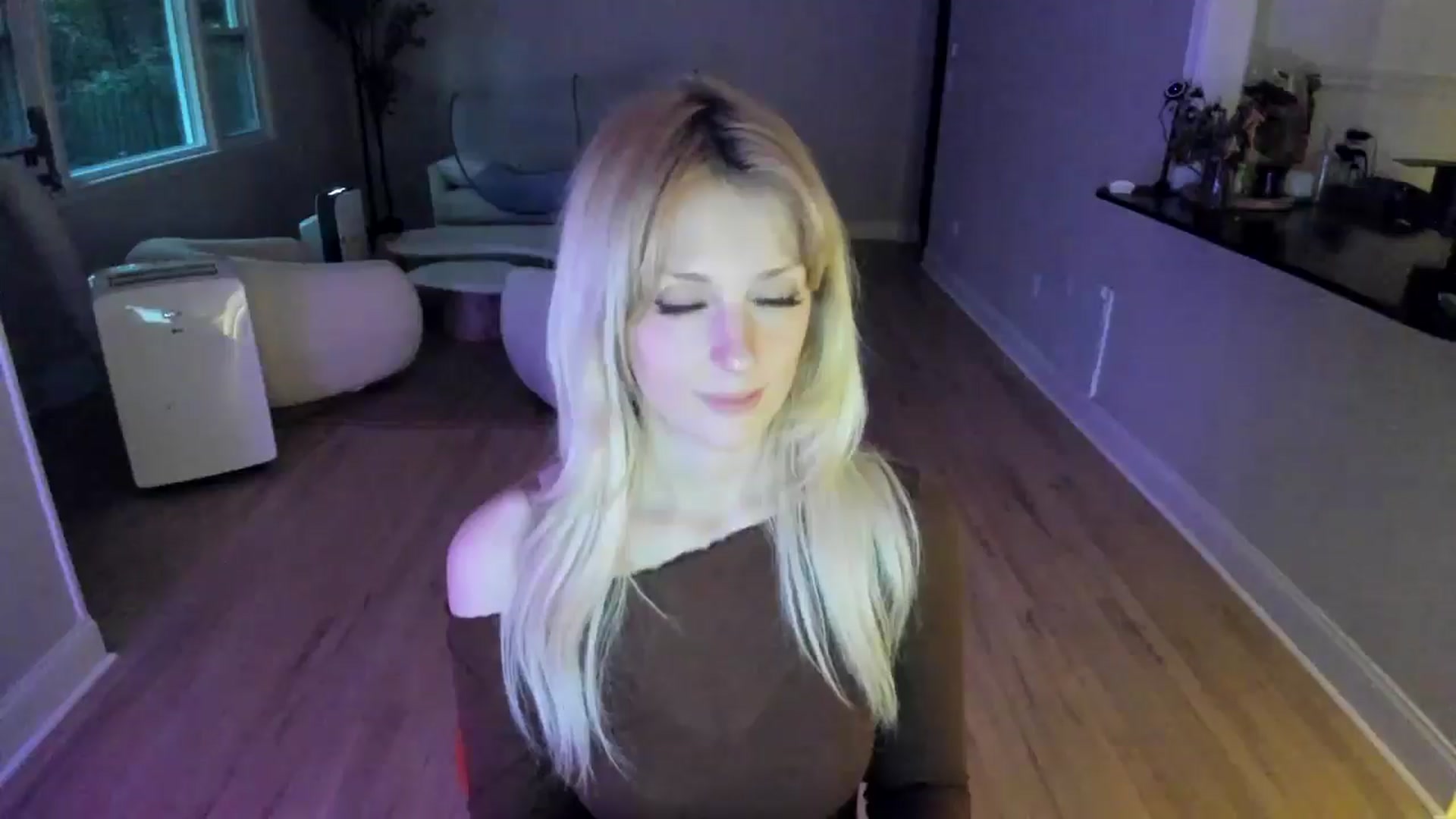 Gallery image thumbnail from Milk_Party's myfreecams stream on, 07/06/2025, 24:42 image 18 of 20