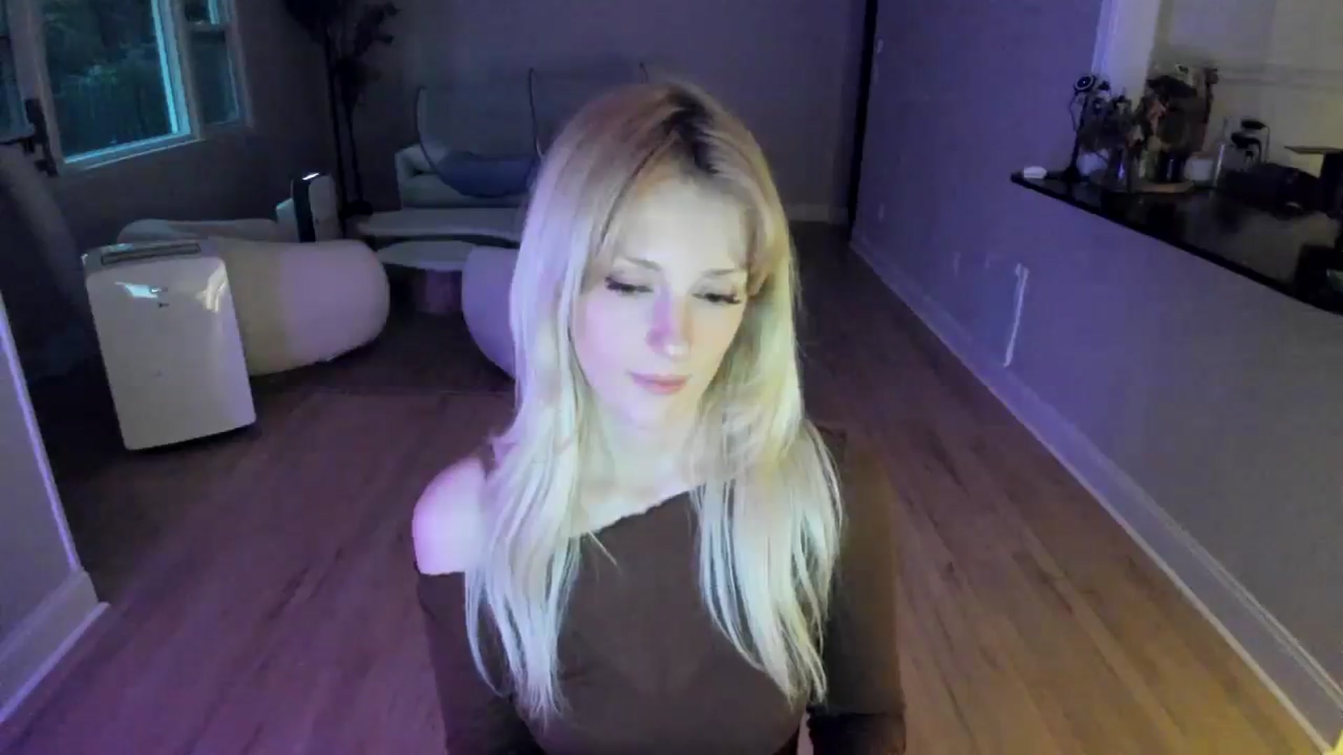 Gallery image thumbnail from Milk_Party's myfreecams stream on, 07/06/2025, 24:42 image 19 of 20