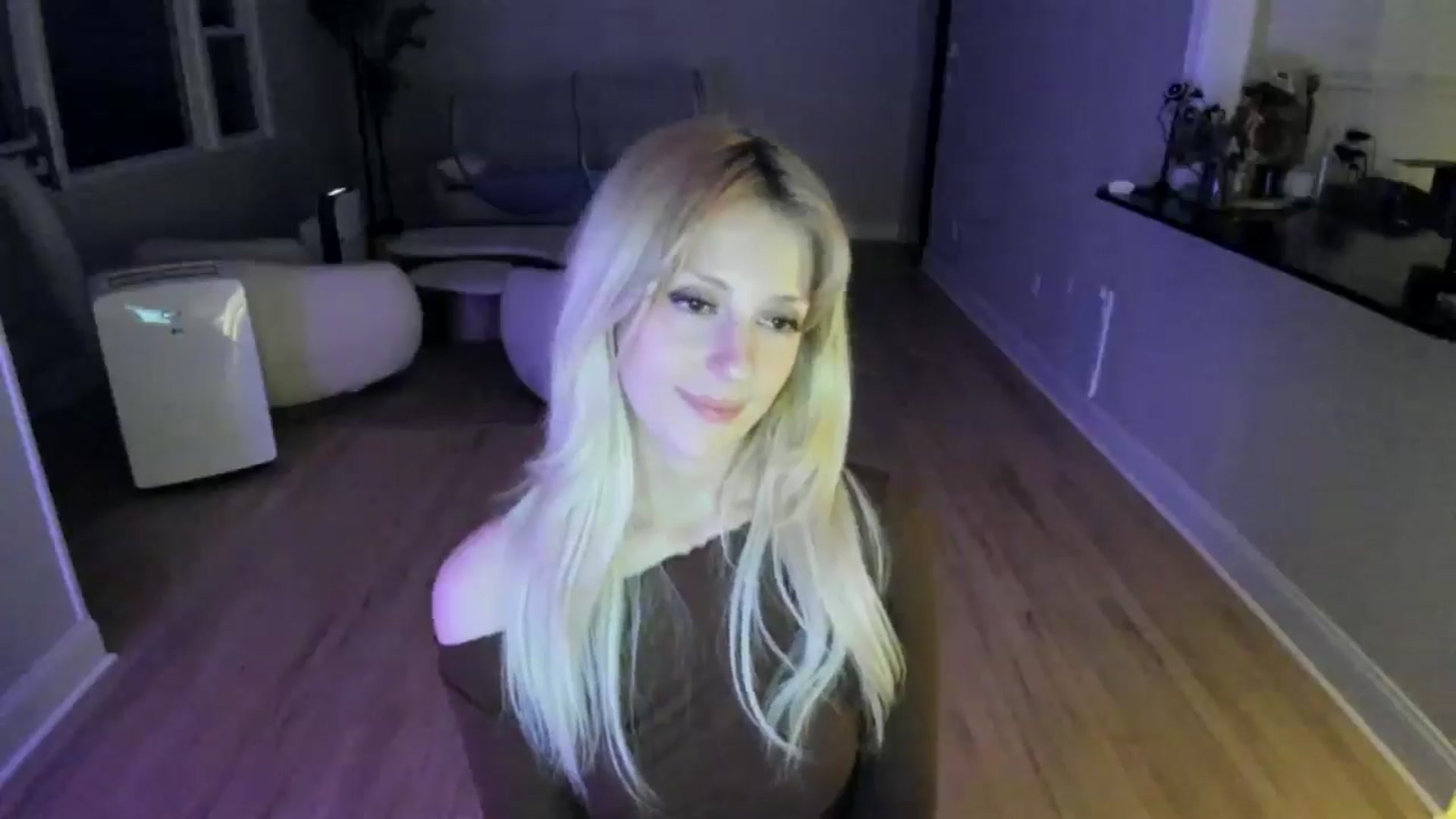 Gallery image thumbnail from Milk_Party's myfreecams stream on, 07/06/2025, 04:38 image 3 of 20