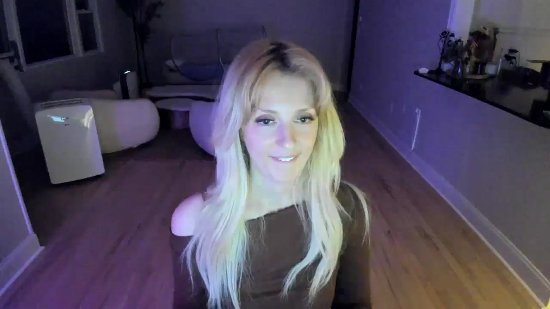 Gallery image thumbnail from Milk_Party's myfreecams stream on, 07/06/2025, 04:38 image 14 of 20