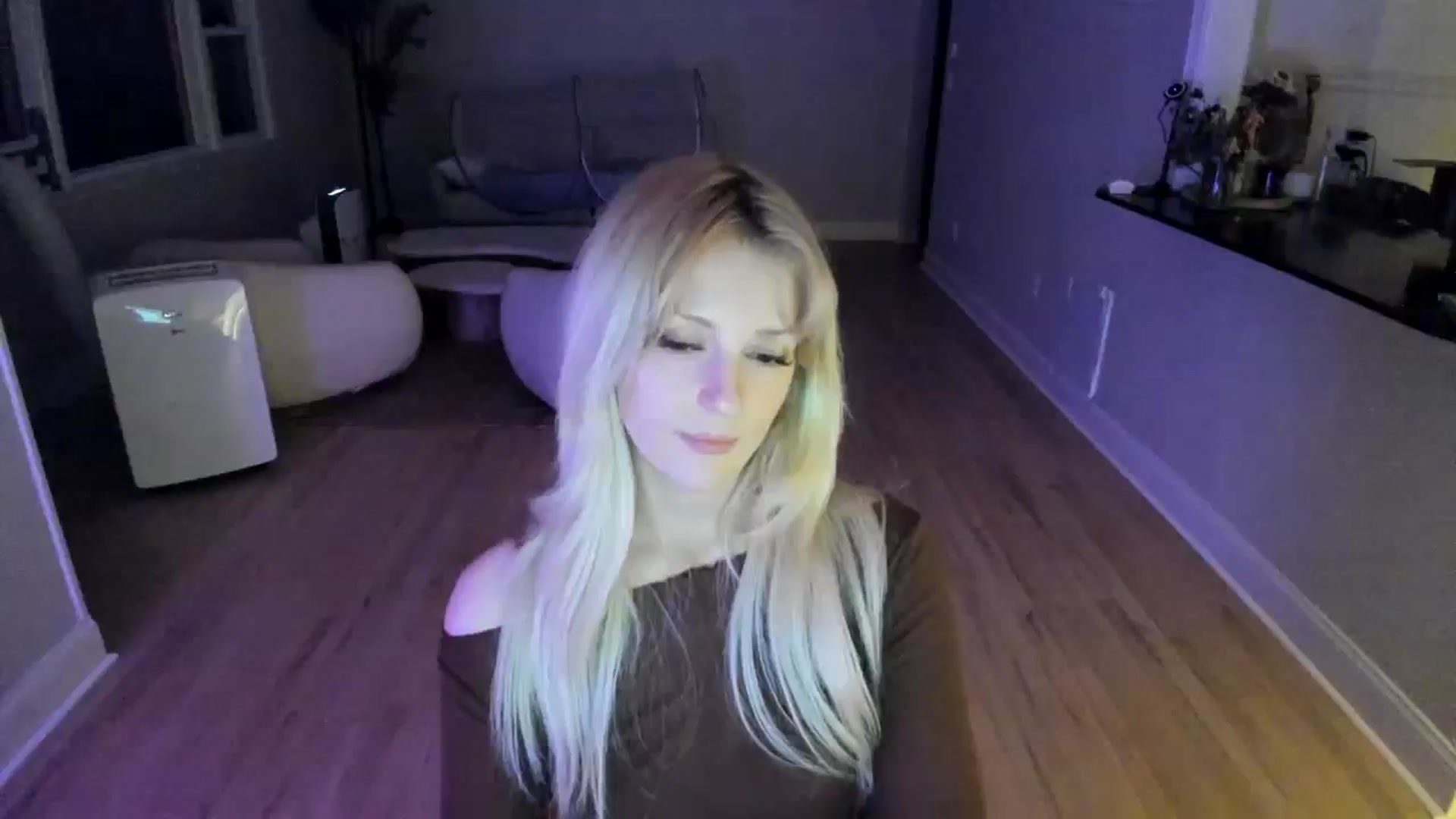 Gallery image thumbnail from Milk_Party's myfreecams stream on, 07/06/2025, 04:38 image 9 of 20