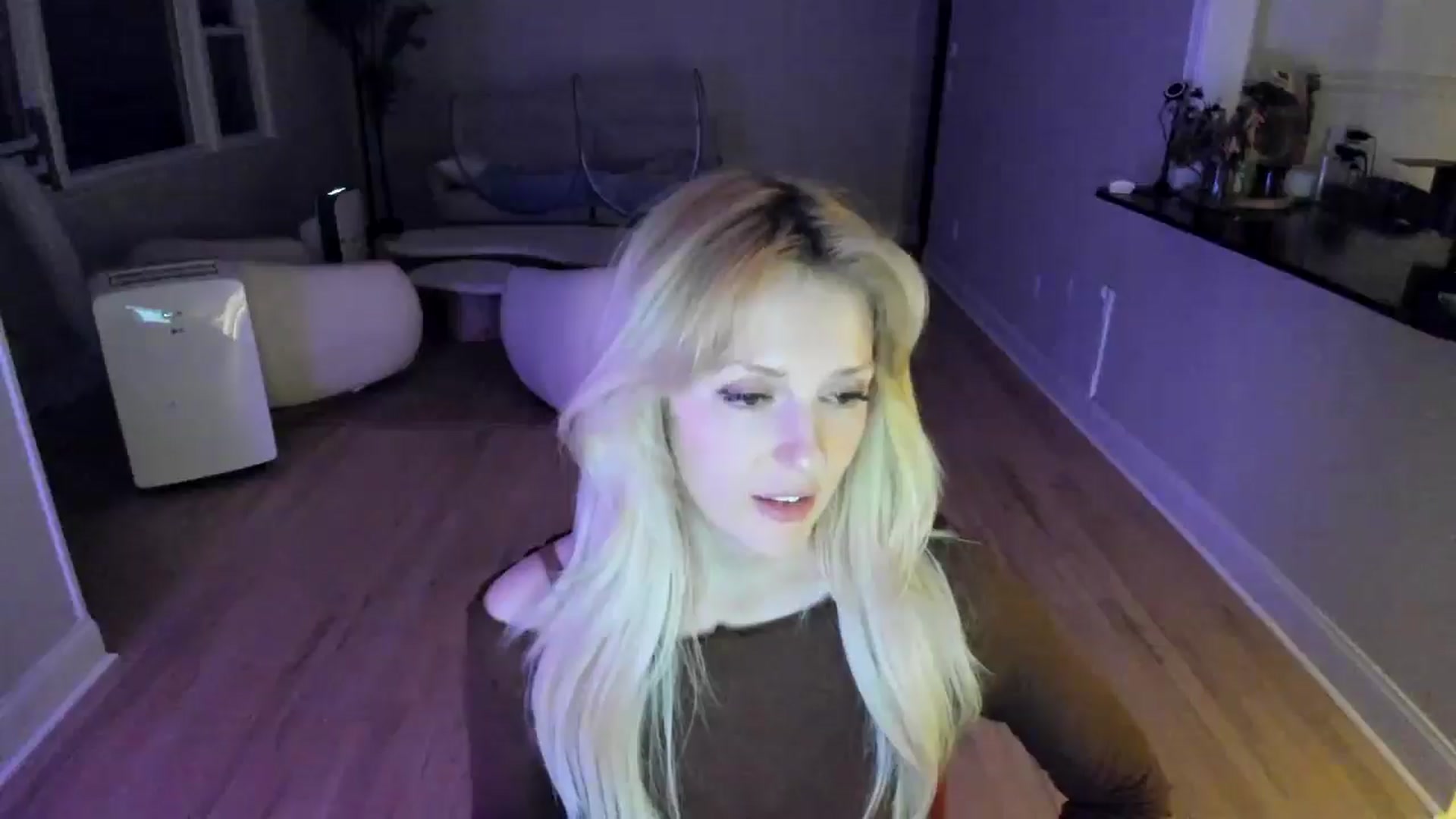 Gallery image thumbnail from Milk_Party's myfreecams stream on, 07/06/2025, 04:38 image 15 of 20