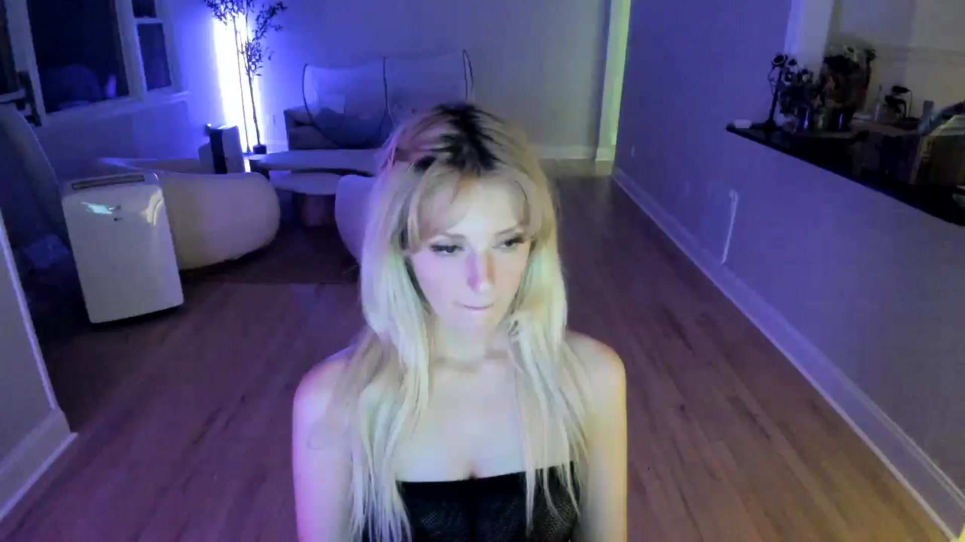 Gallery image thumbnail from Milk_Party's myfreecams stream on, 07/08/2025, 01:01 image 19 of 20