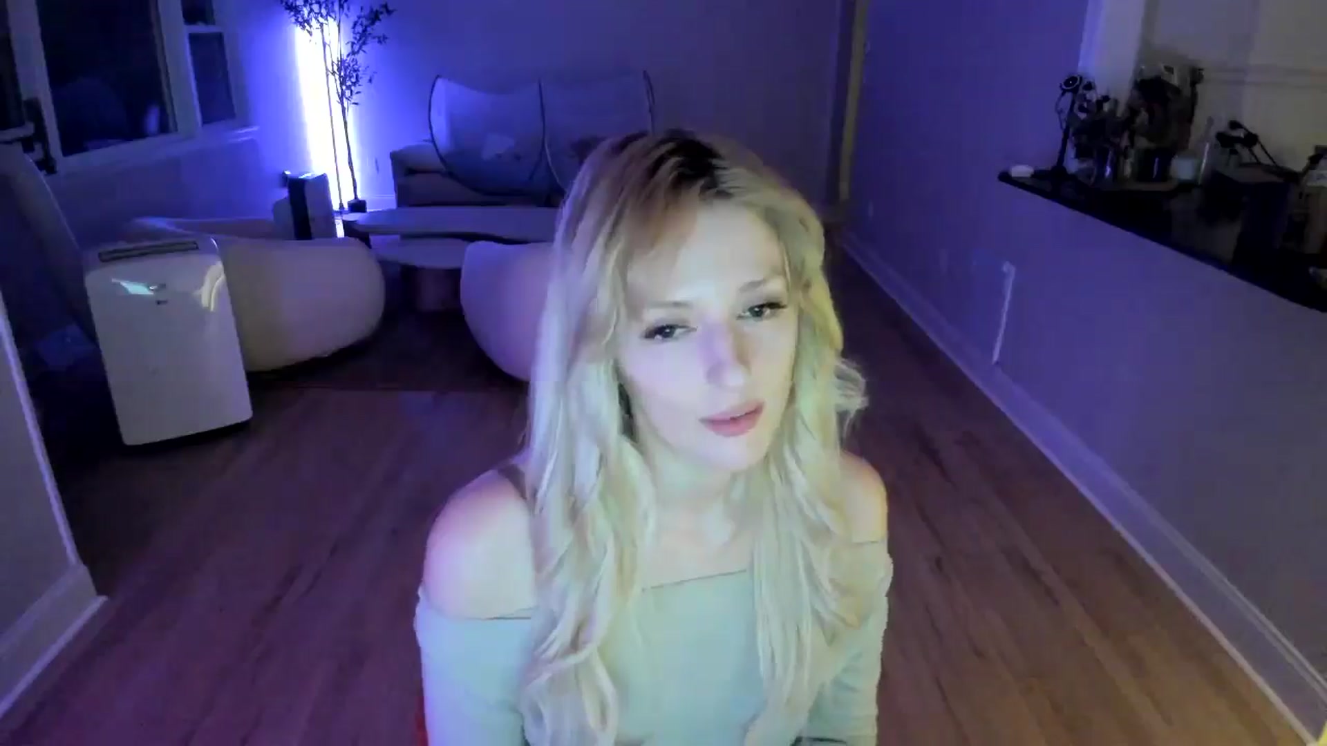 Gallery image thumbnail from Milk_Party's myfreecams stream on, 07/09/2025, 24:54 image 19 of 20