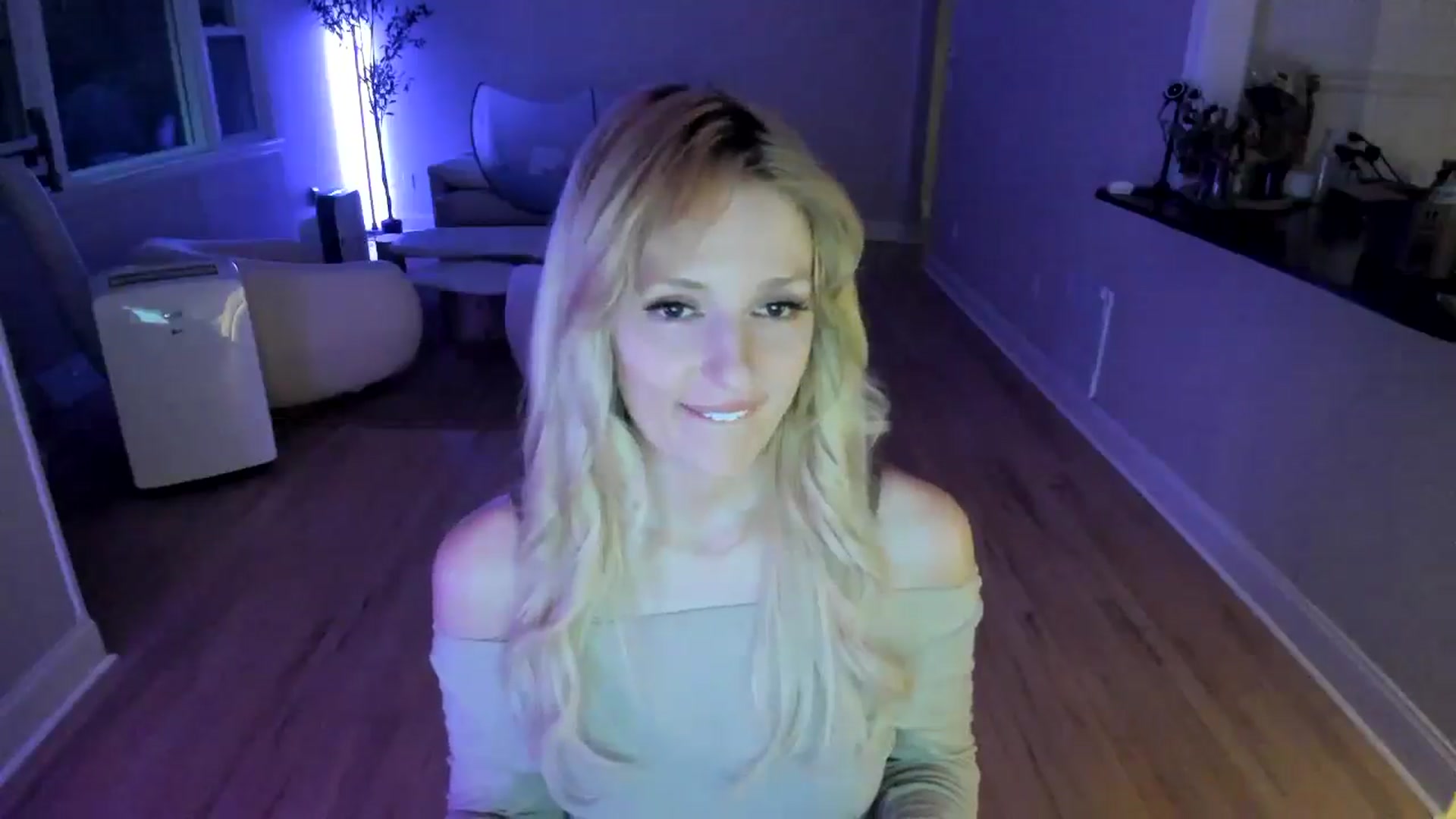 Gallery image thumbnail from Milk_Party's myfreecams stream on, 07/09/2025, 24:54 image 17 of 20