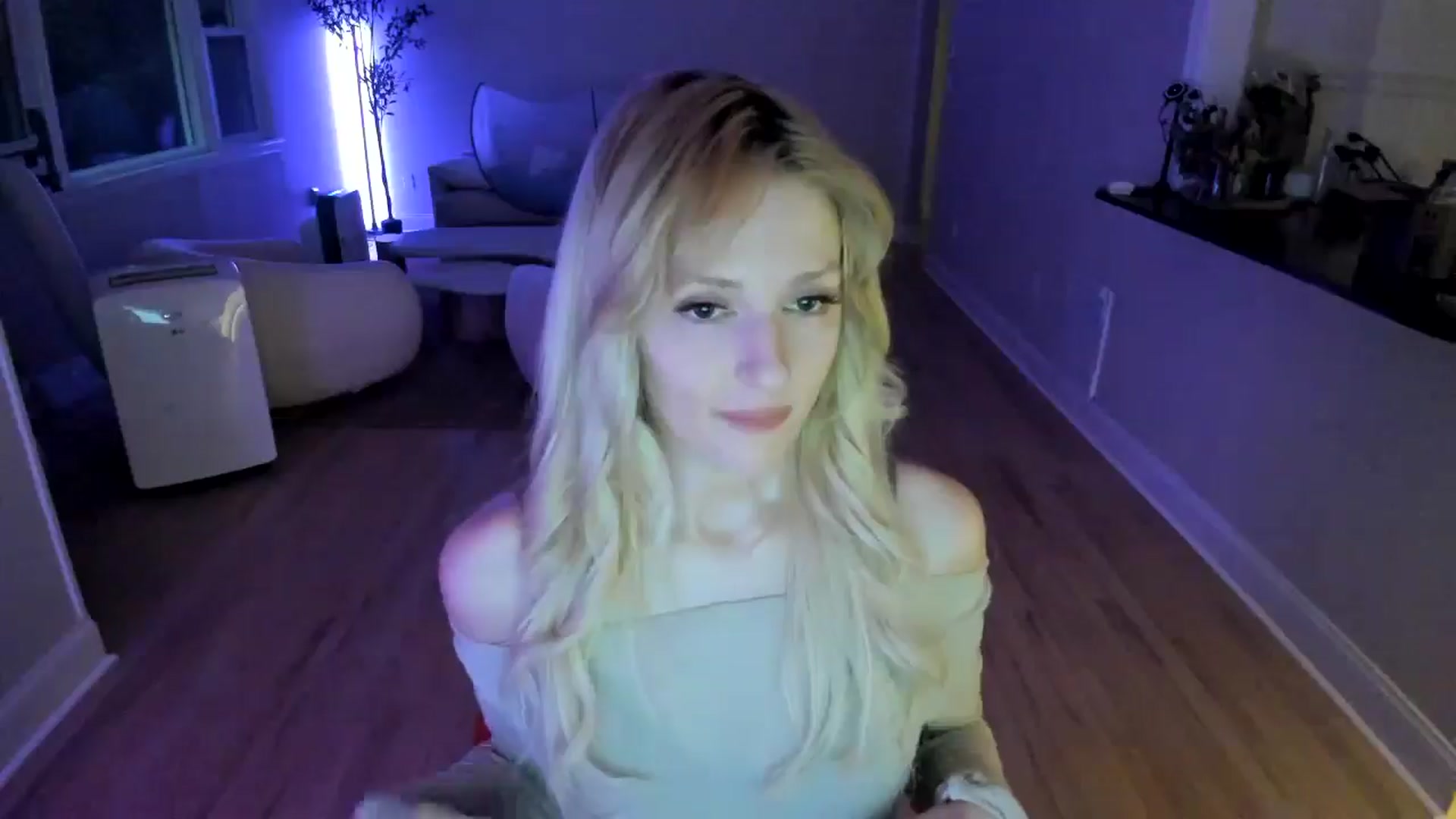Gallery image thumbnail from Milk_Party's myfreecams stream on, 07/09/2025, 24:54 image 16 of 20