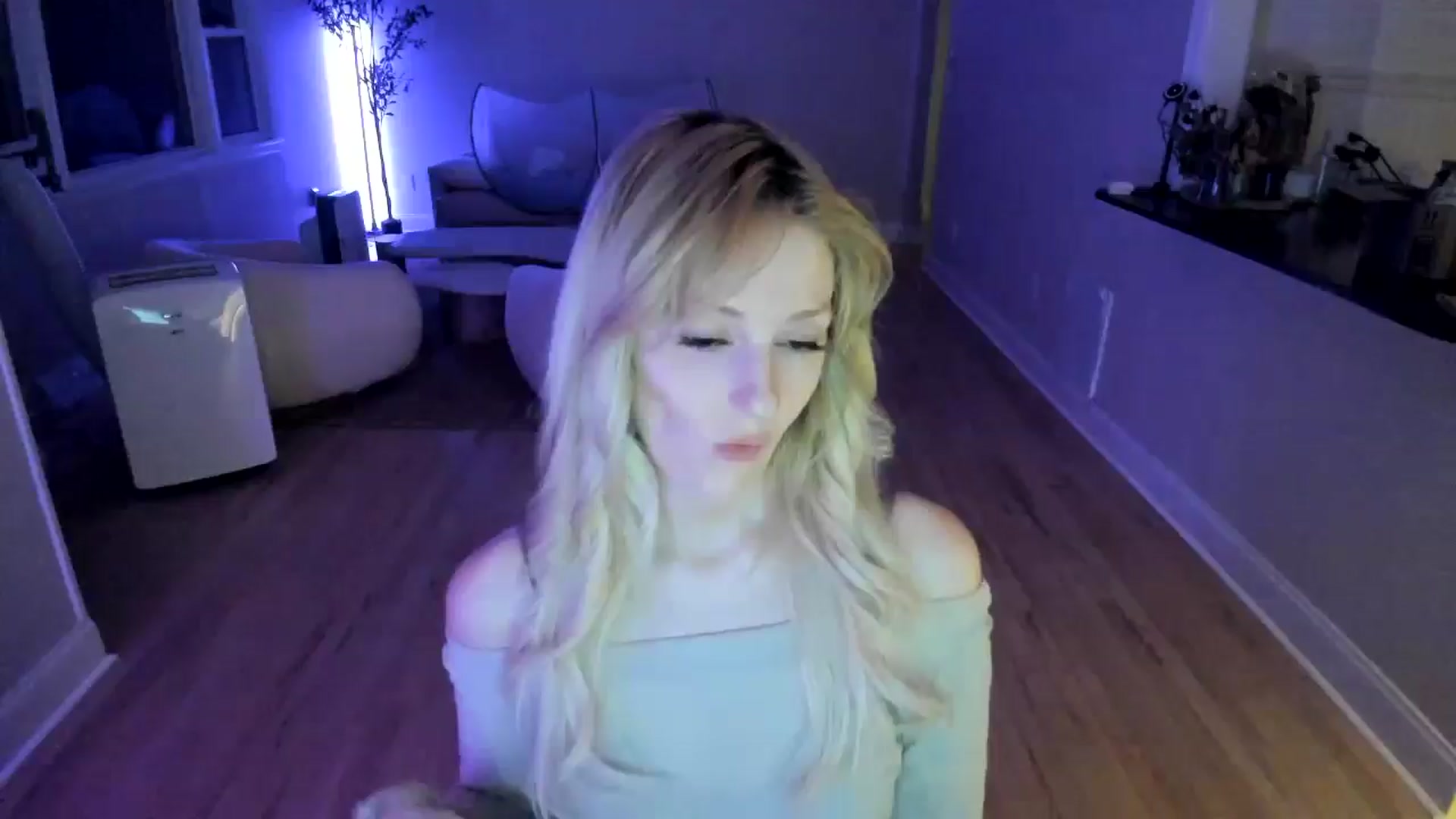 Gallery image thumbnail from Milk_Party's myfreecams stream on, 07/09/2025, 04:38 image 8 of 20