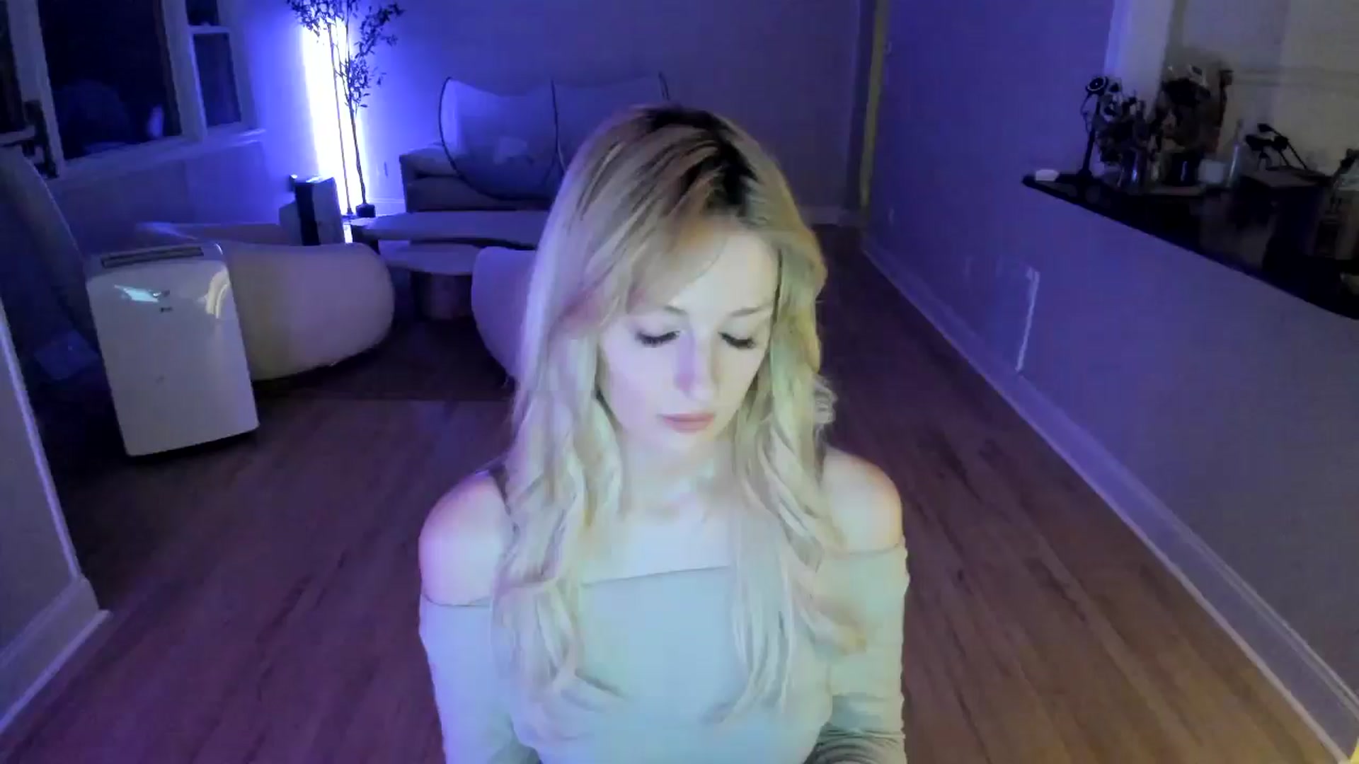Gallery image thumbnail from Milk_Party's myfreecams stream on, 07/09/2025, 04:38 image 1 of 20