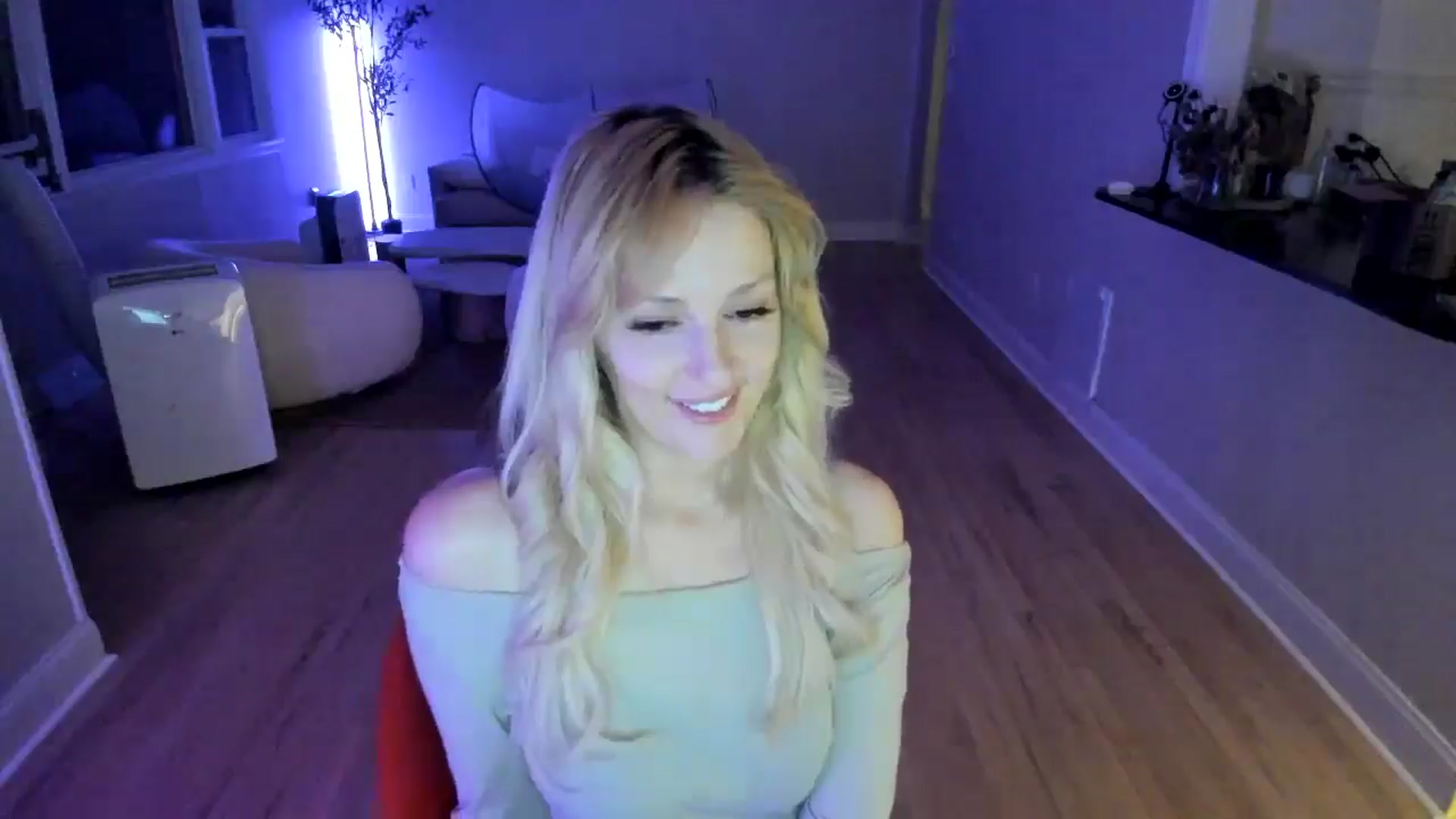 Gallery image thumbnail from Milk_Party's myfreecams stream on, 07/09/2025, 04:38 image 7 of 20