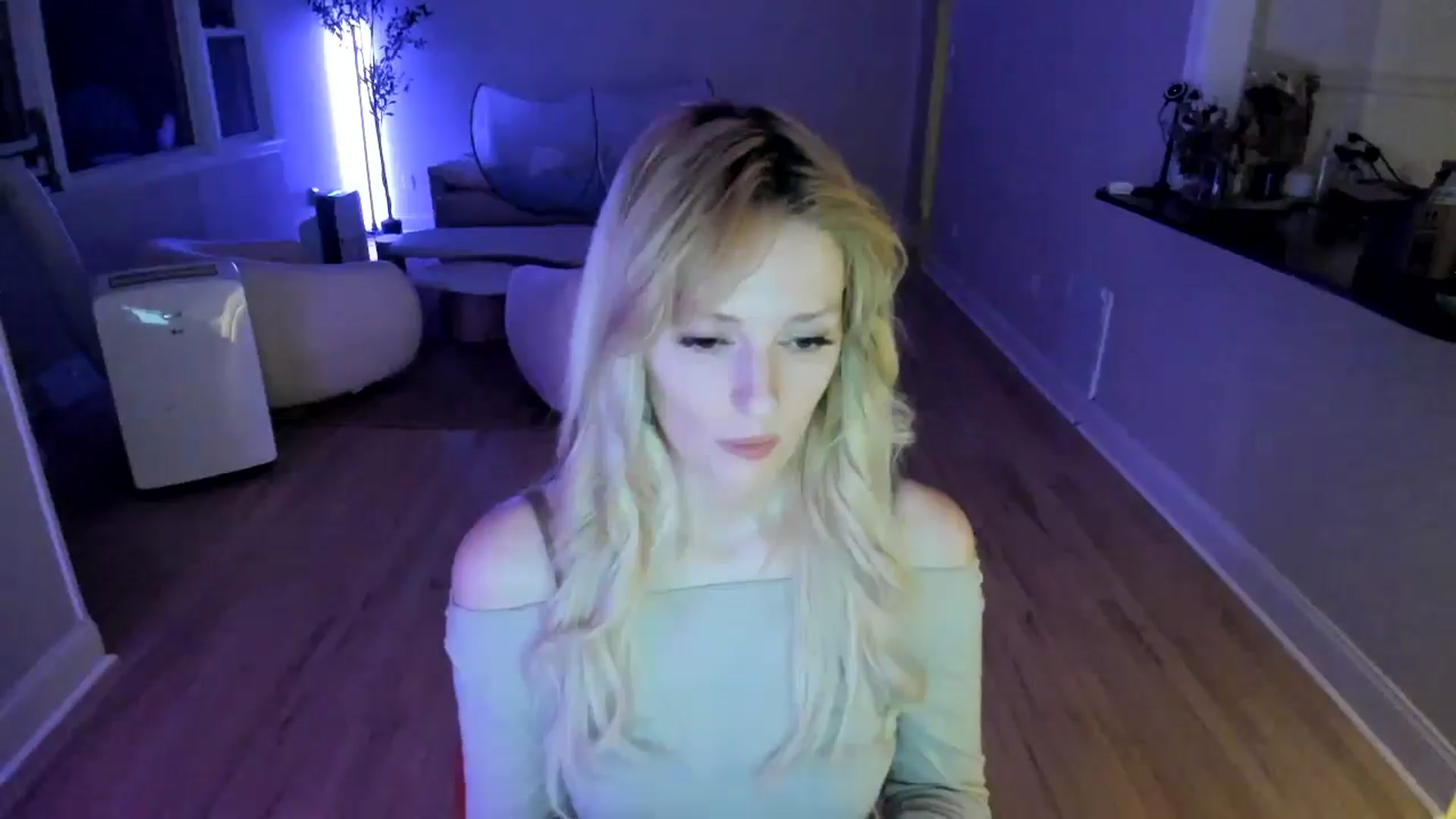 Gallery image thumbnail from Milk_Party's myfreecams stream on, 07/09/2025, 04:38 image 4 of 20