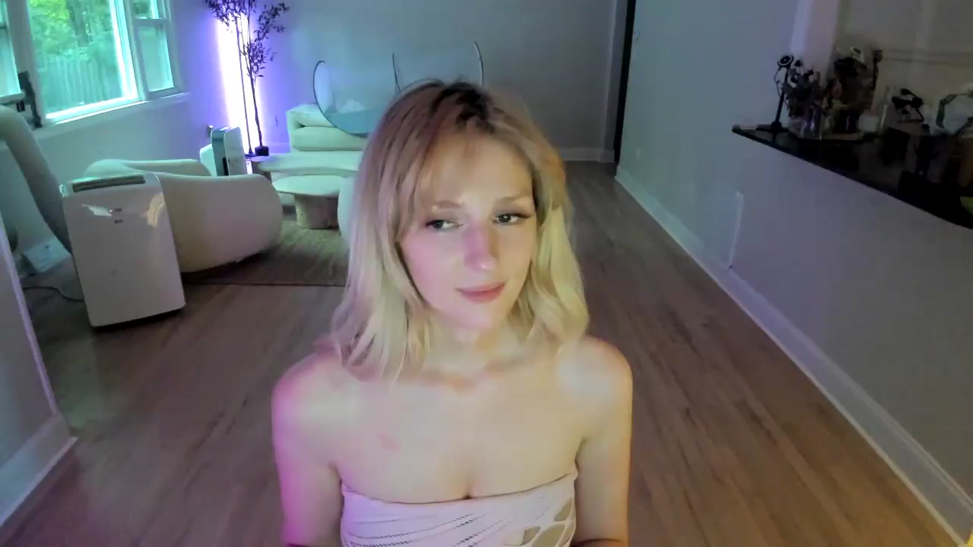 Gallery image thumbnail from Milk_Party's myfreecams stream on, 07/09/2025, 23:33 image 9 of 20