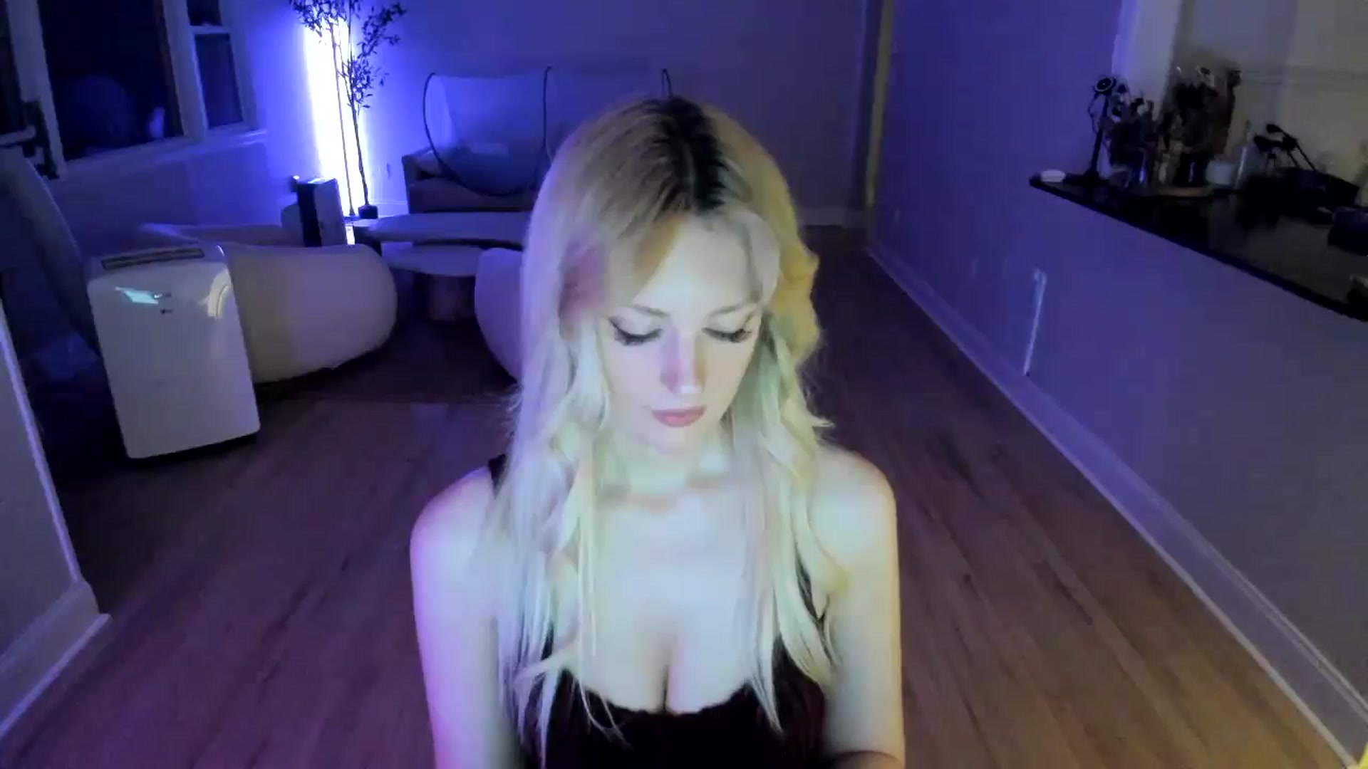 Gallery image thumbnail from Milk_Party's myfreecams stream on, 07/11/2025, 02:58 image 19 of 20