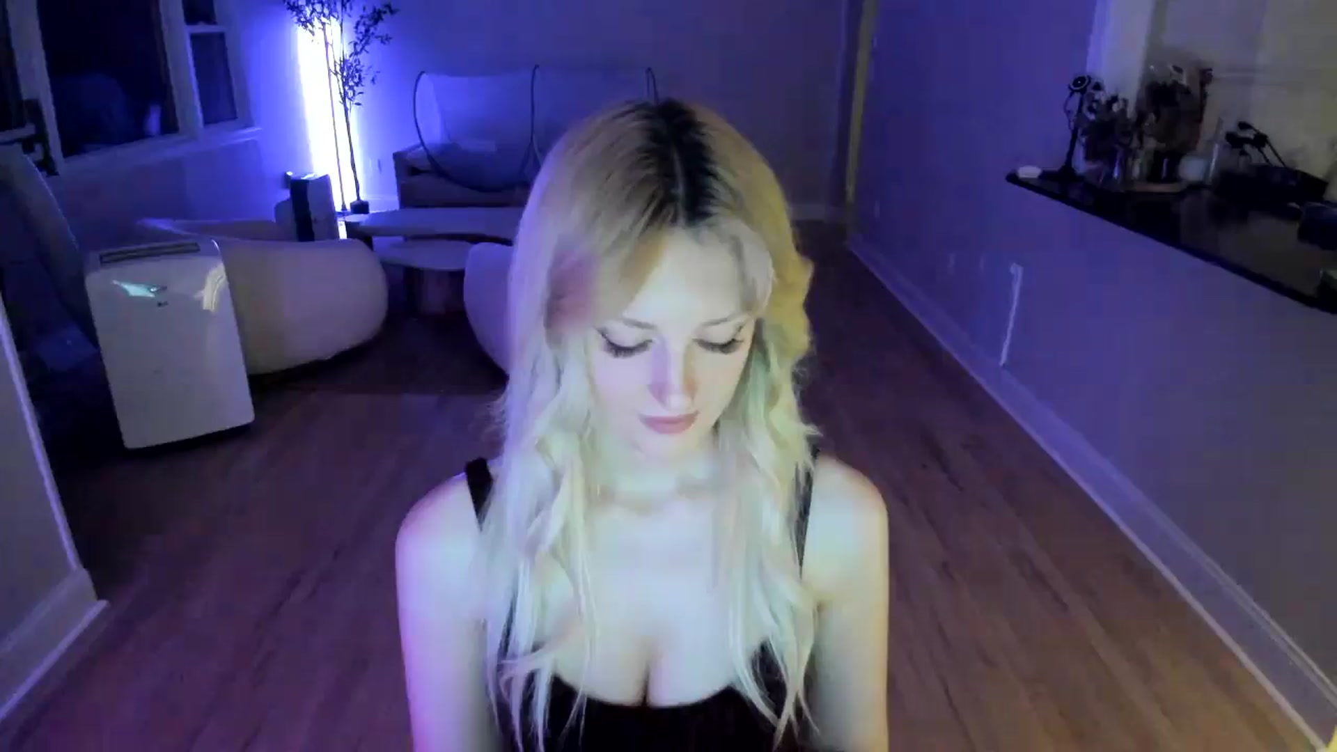 Gallery image thumbnail from Milk_Party's myfreecams stream on, 07/11/2025, 03:56 image 12 of 20