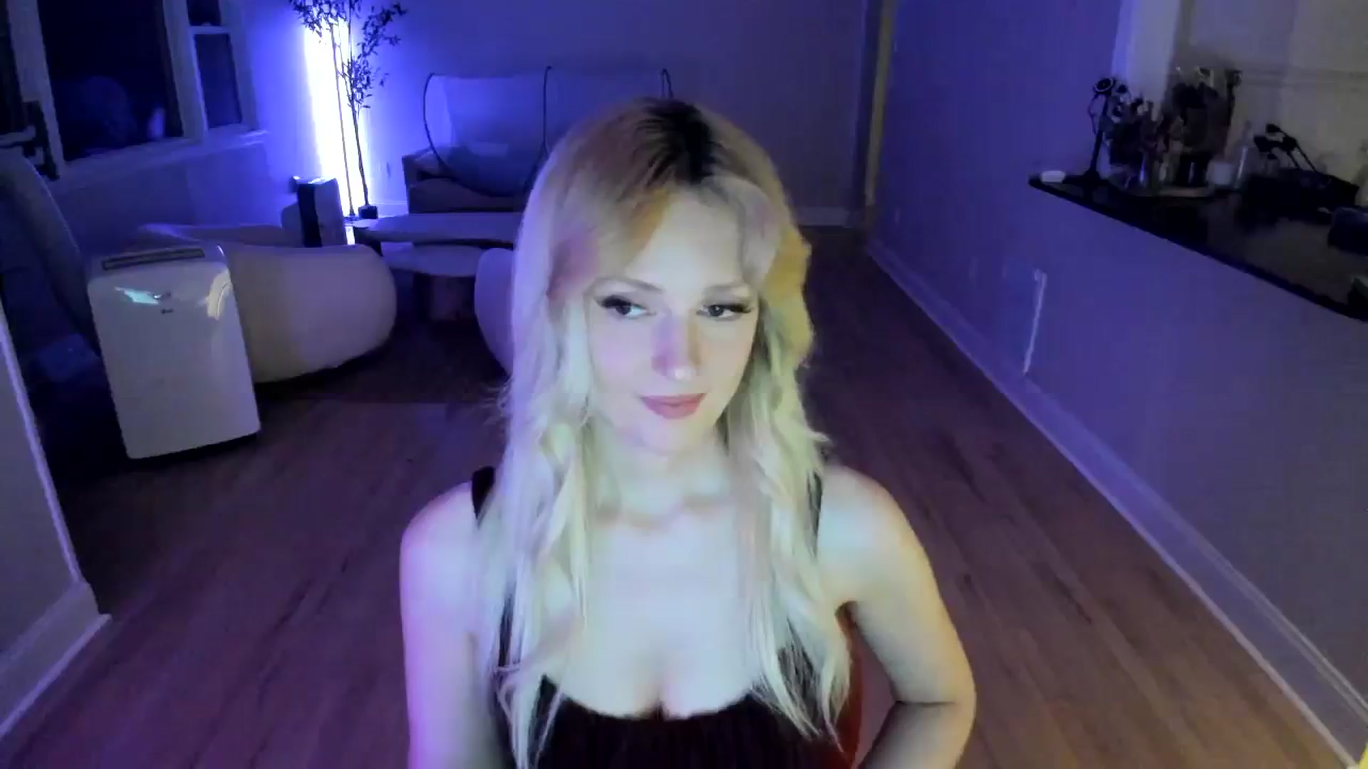Gallery image thumbnail from Milk_Party's myfreecams stream on, 07/11/2025, 03:56 image 9 of 20