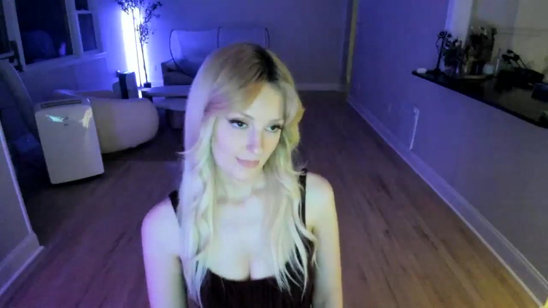 Gallery image thumbnail from Milk_Party's myfreecams stream on, 07/11/2025, 04:56 image 16 of 20