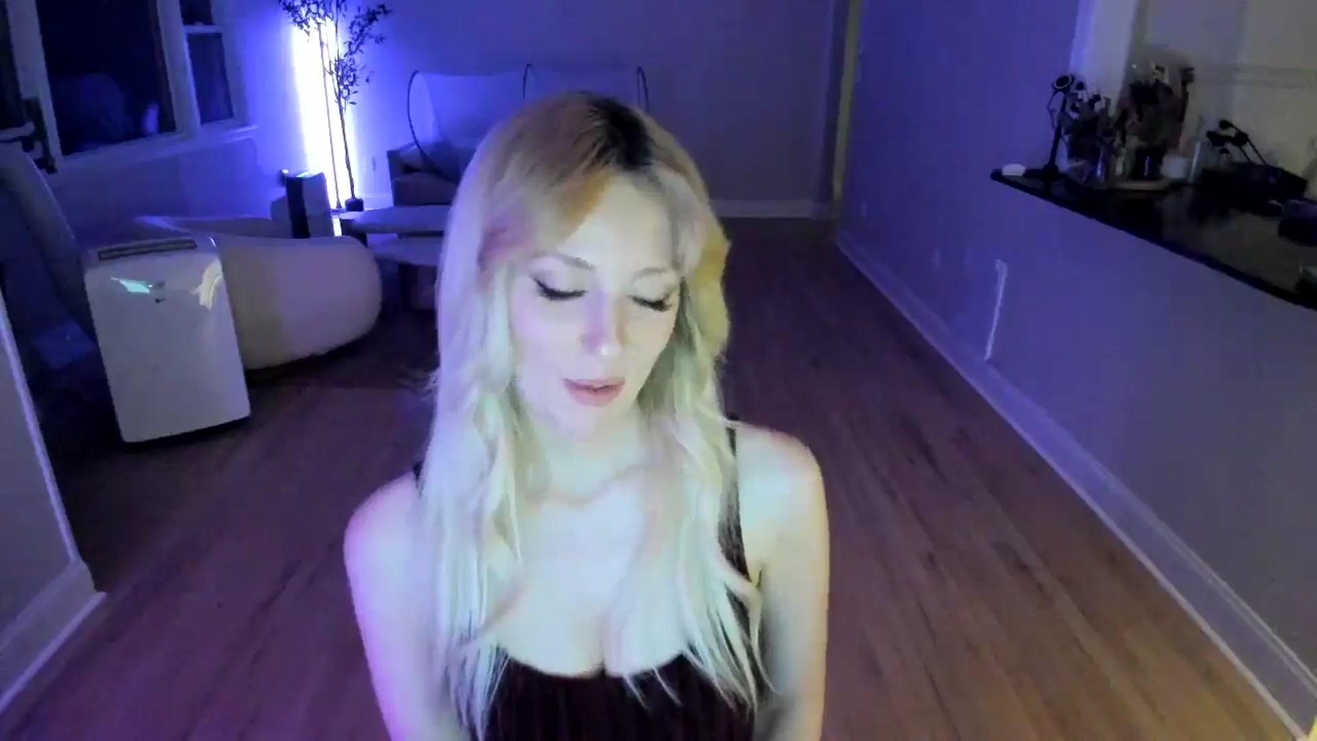Gallery image thumbnail from Milk_Party's myfreecams stream on, 07/11/2025, 06:34 image 10 of 20