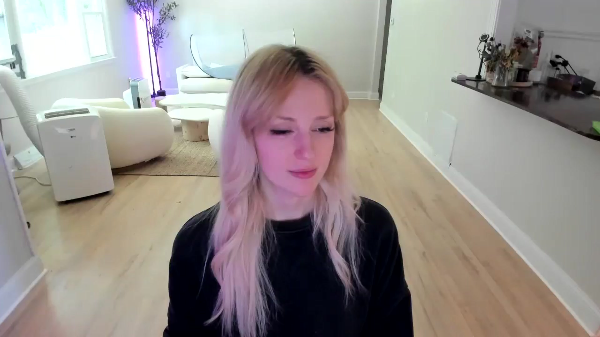 Gallery image thumbnail from Milk_Party's myfreecams stream on, 07/11/2025, 17:56 image 8 of 20